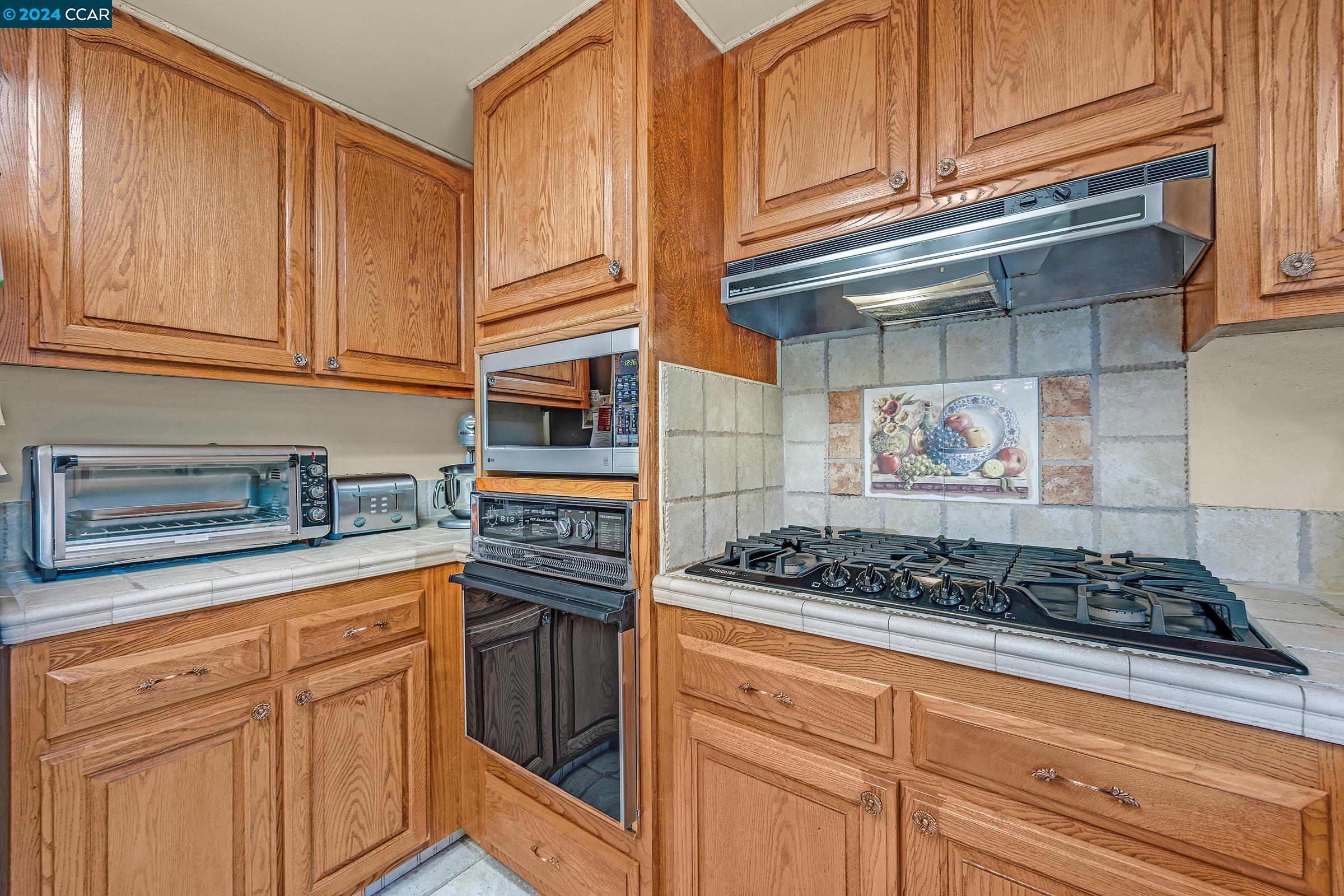 Detail Gallery Image 7 of 32 For 4349 Apple Pl, Pittsburg,  CA 94565 - 4 Beds | 2/1 Baths
