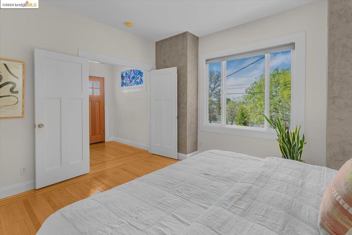 Detail Gallery Image 4 of 22 For 5112 Congress Ave, Oakland,  CA 94601 - 3 Beds | 1 Baths