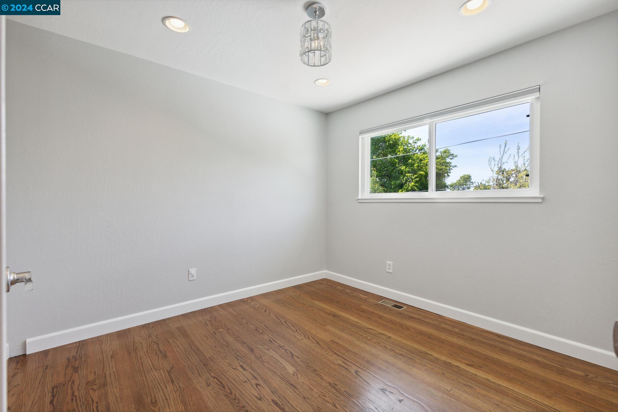 Detail Gallery Image 34 of 60 For 729 San Bruno Ct, Concord,  CA 94518 - 4 Beds | 2/1 Baths