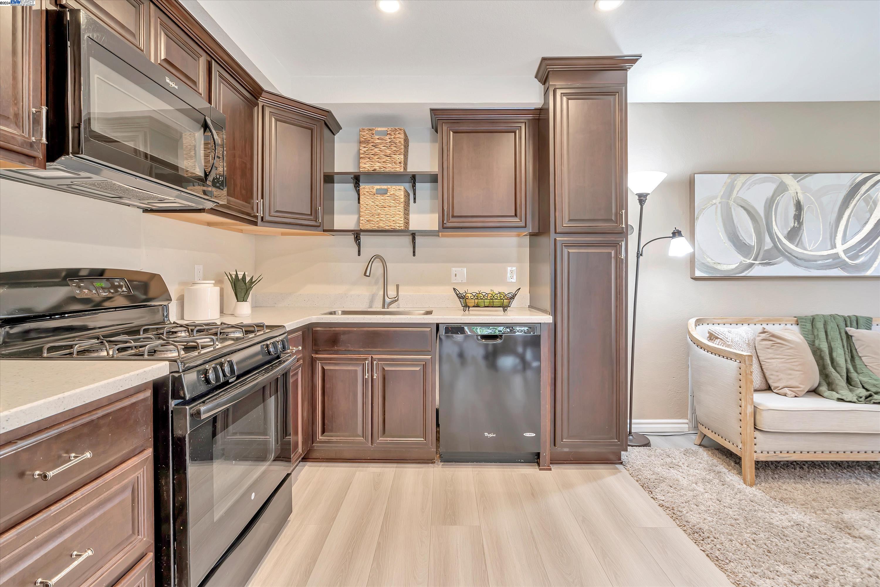 Detail Gallery Image 11 of 39 For 23 Sea Crest Ter, Fremont,  CA 94536 - 2 Beds | 2/1 Baths