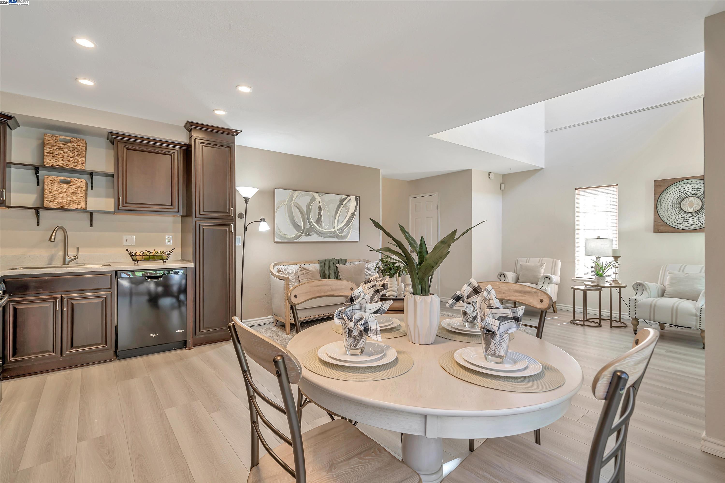 Detail Gallery Image 14 of 39 For 23 Sea Crest Ter, Fremont,  CA 94536 - 2 Beds | 2/1 Baths