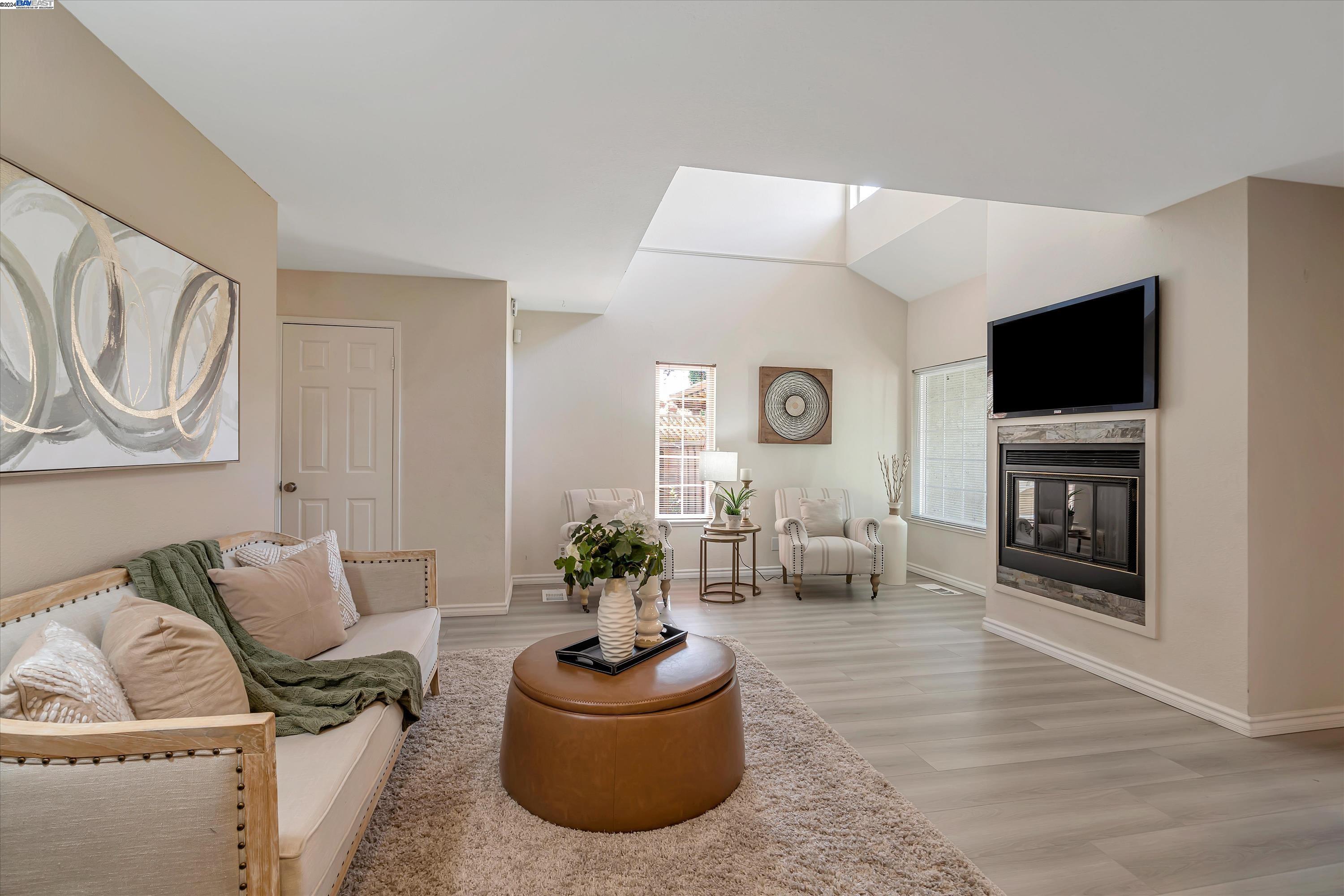 Detail Gallery Image 5 of 39 For 23 Sea Crest Ter, Fremont,  CA 94536 - 2 Beds | 2/1 Baths