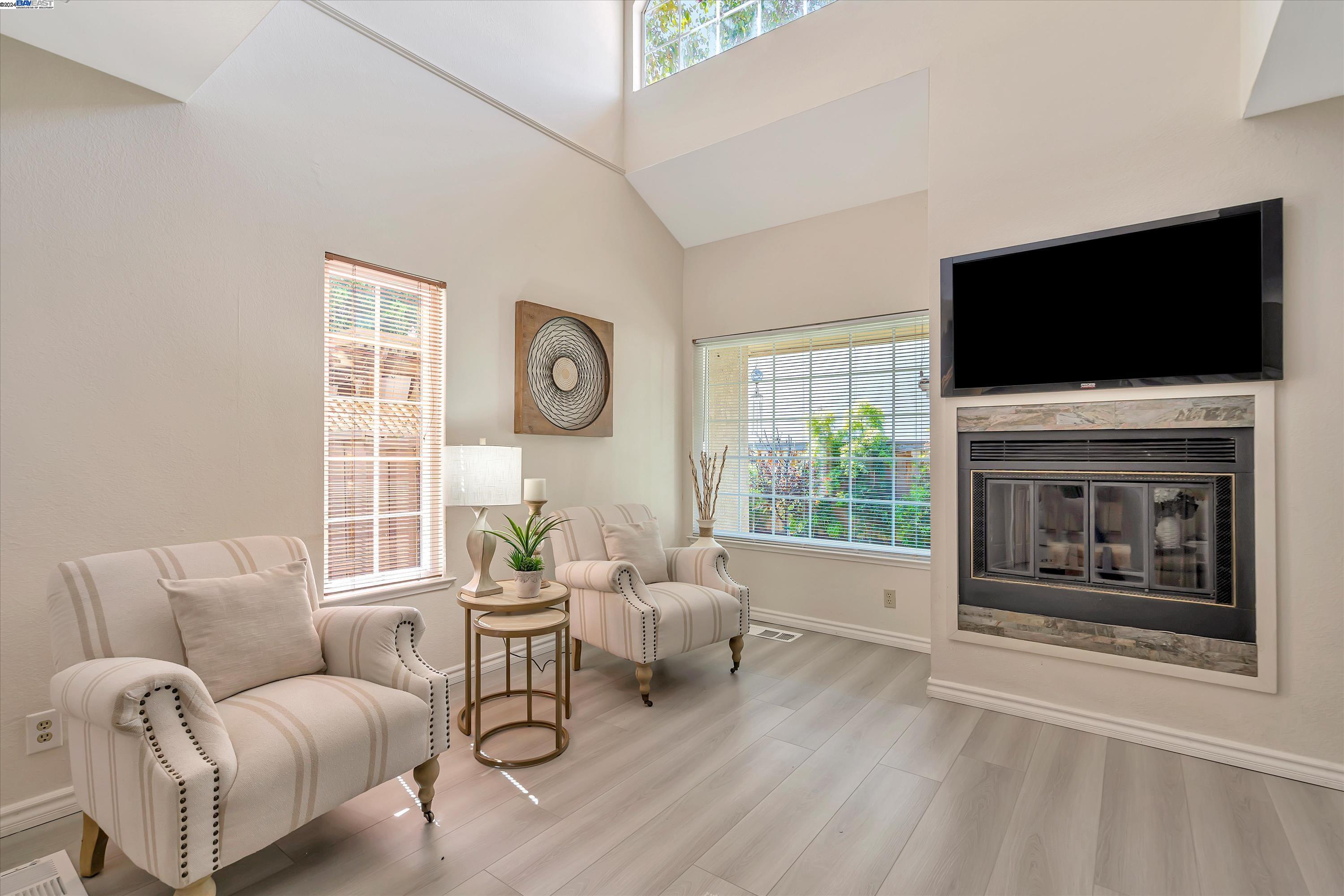 Detail Gallery Image 6 of 39 For 23 Sea Crest Ter, Fremont,  CA 94536 - 2 Beds | 2/1 Baths