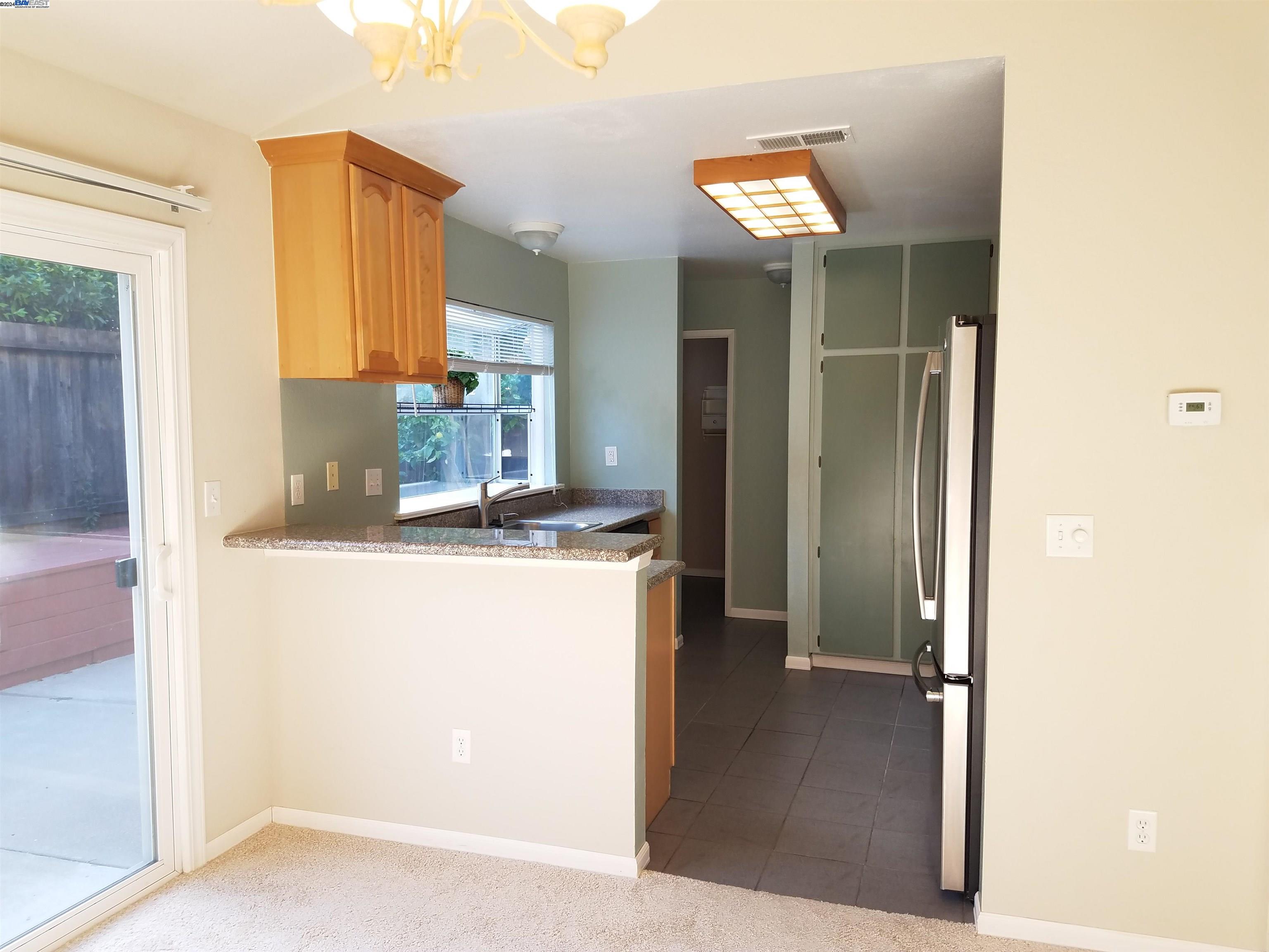 Detail Gallery Image 6 of 23 For 2039 Alexander Court, Pleasanton,  CA 94588 - 2 Beds | 2/1 Baths