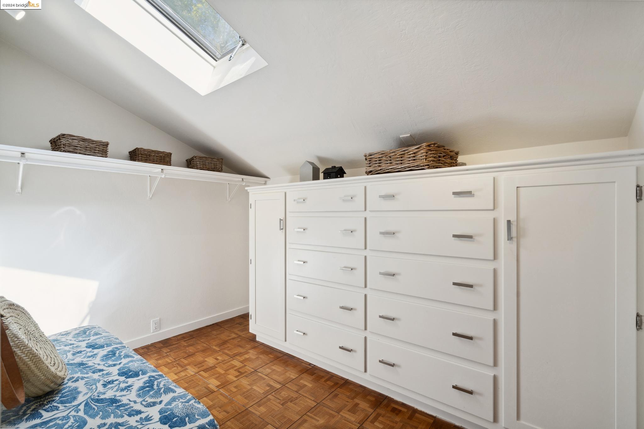 Detail Gallery Image 21 of 60 For 104 Hill Road, Berkeley,  CA 94708 - 2 Beds | 2/1 Baths