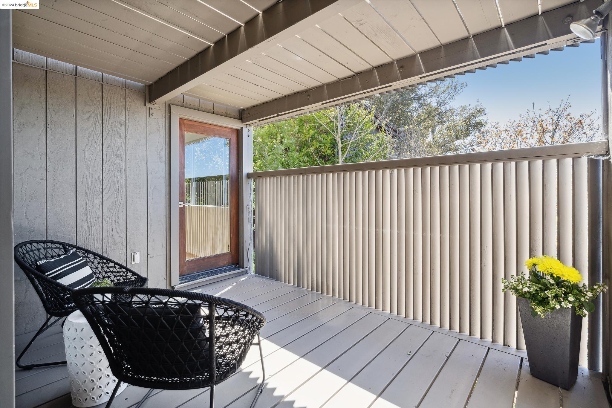 Detail Gallery Image 26 of 60 For 104 Hill Road, Berkeley,  CA 94708 - 2 Beds | 2/1 Baths