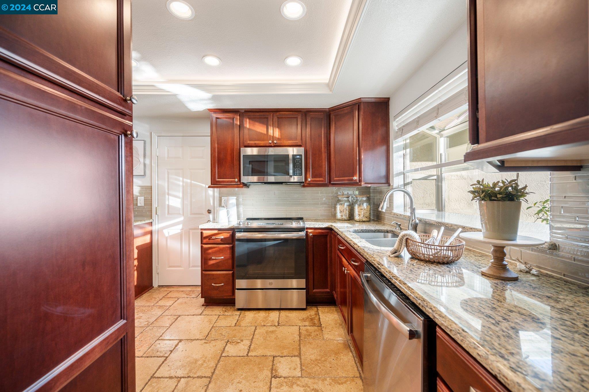 Detail Gallery Image 9 of 60 For 7247 Dover Lane, Dublin,  CA 94568 - 3 Beds | 2 Baths