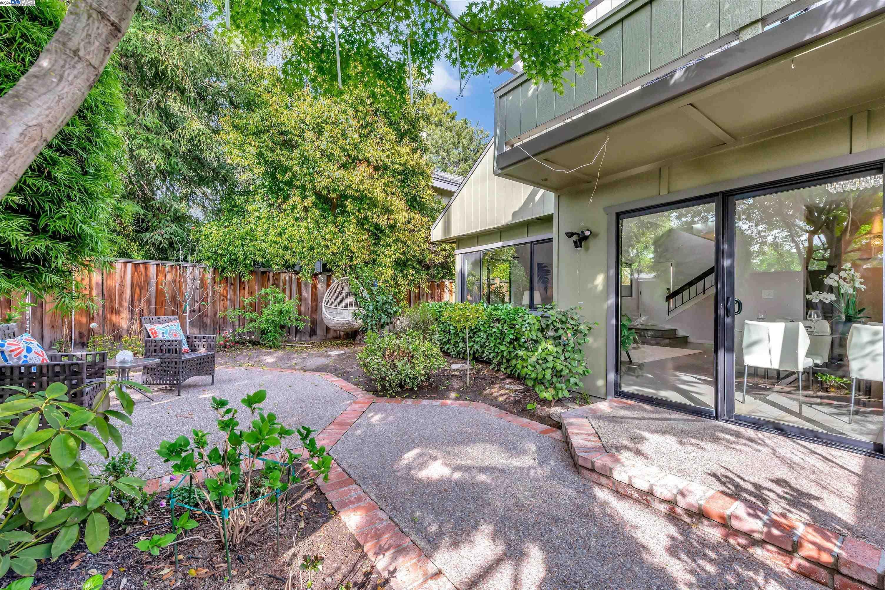 Detail Gallery Image 33 of 41 For 670 San Antonio Rd #6,  Palo Alto,  CA 94306 - 3 Beds | 2/1 Baths