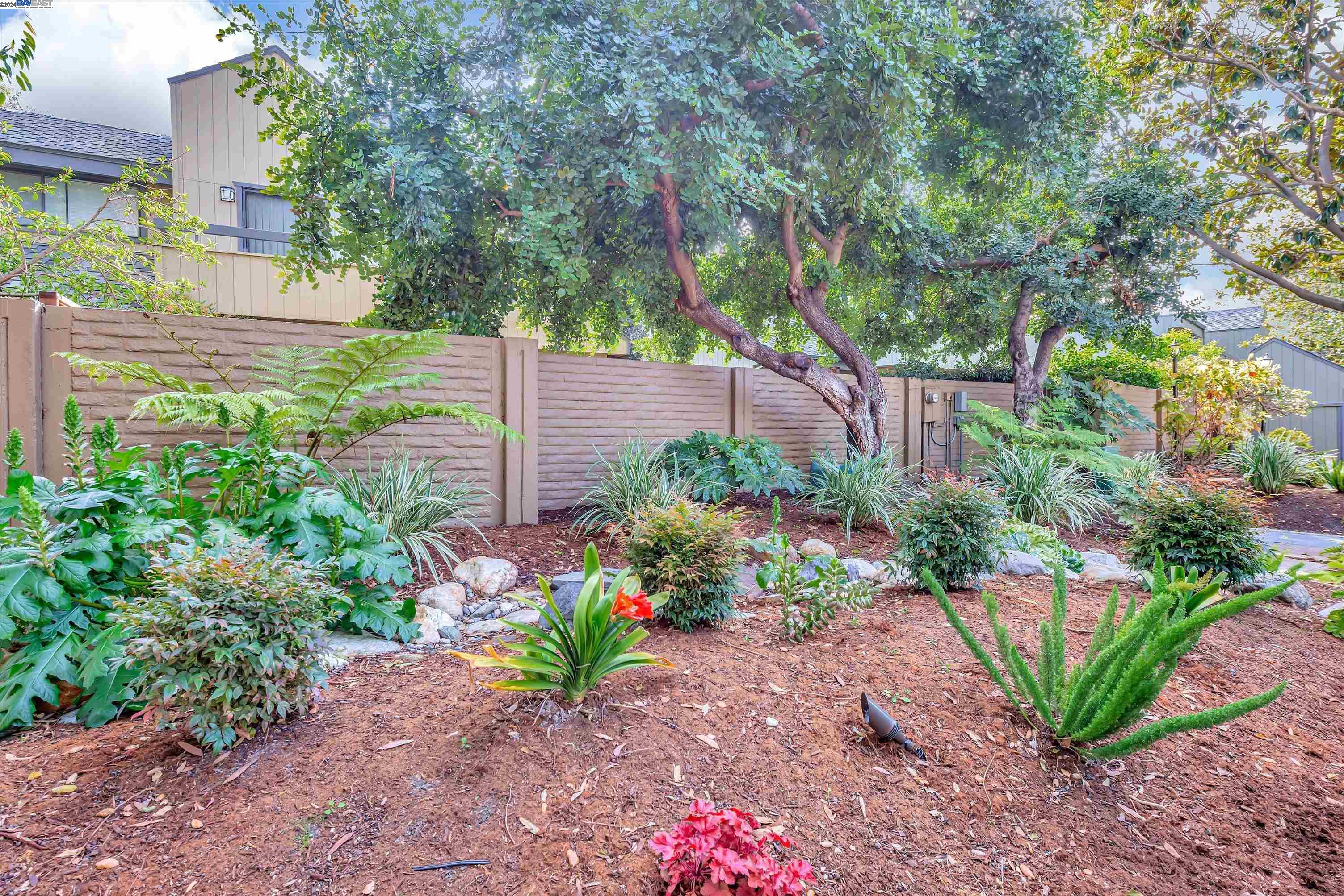 Detail Gallery Image 41 of 41 For 670 San Antonio Rd #6,  Palo Alto,  CA 94306 - 3 Beds | 2/1 Baths