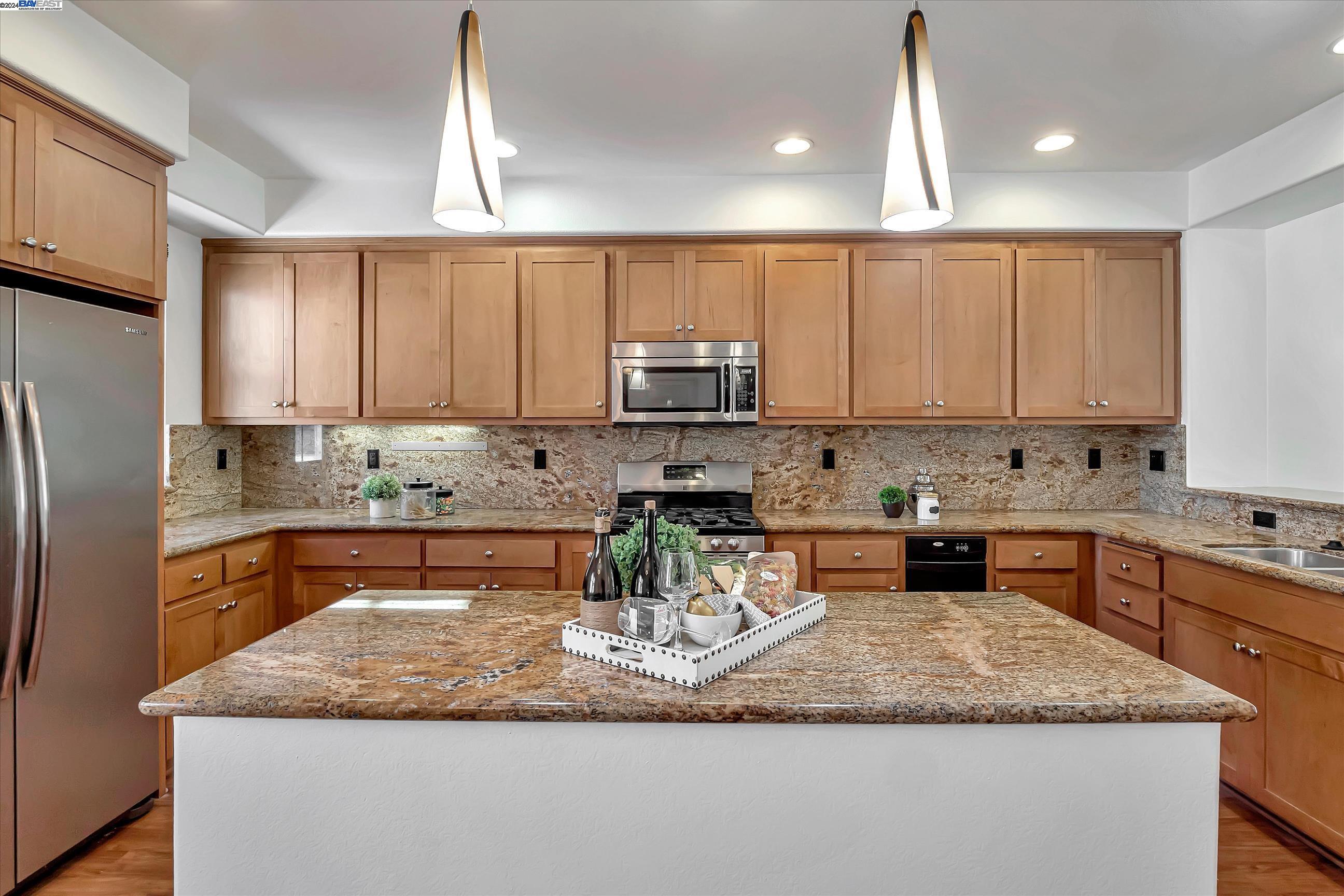 Detail Gallery Image 16 of 36 For 207 Heligan Ln #7,  Livermore,  CA 94551 - 3 Beds | 3/1 Baths