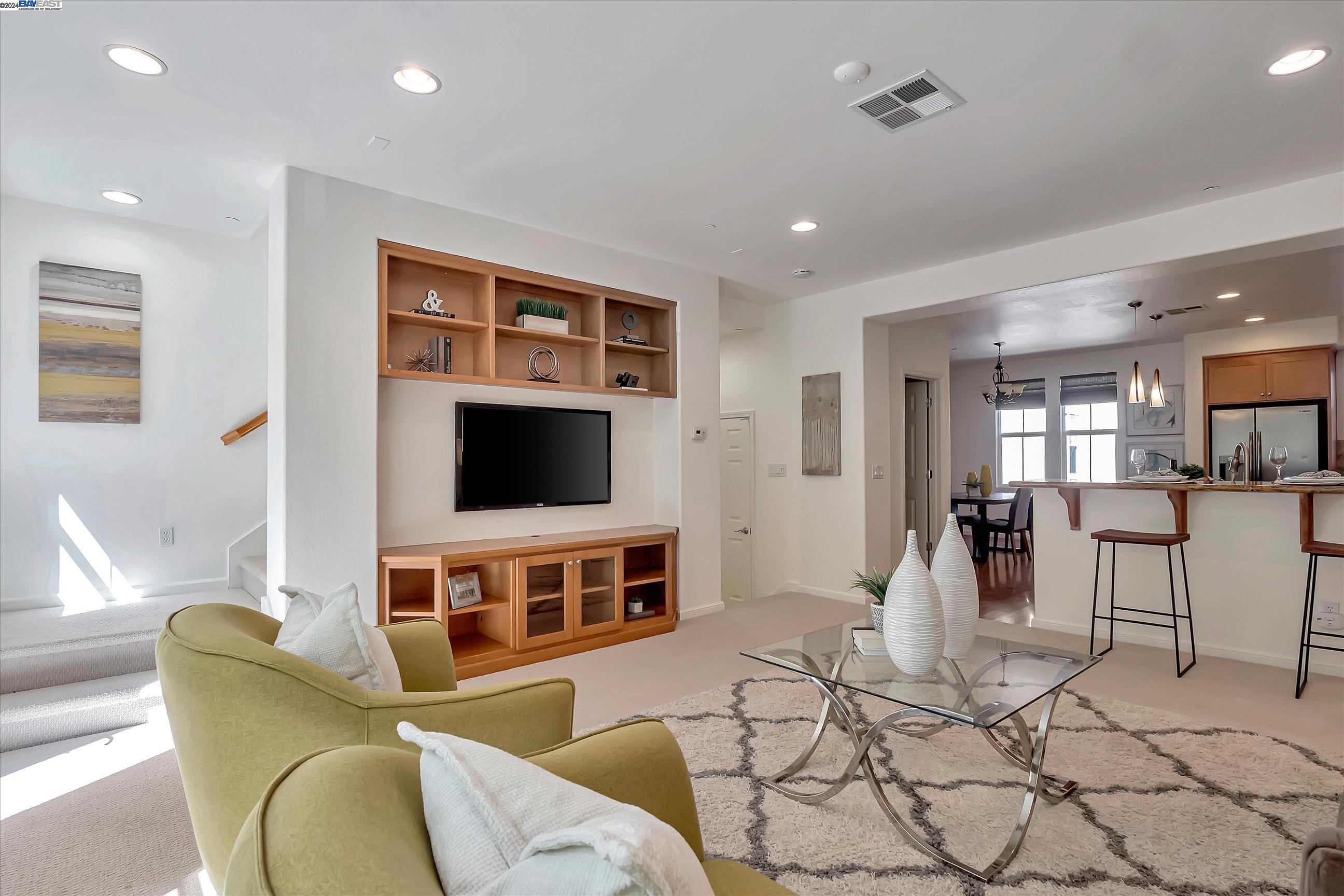 Detail Gallery Image 6 of 36 For 207 Heligan Ln #7,  Livermore,  CA 94551 - 3 Beds | 3/1 Baths