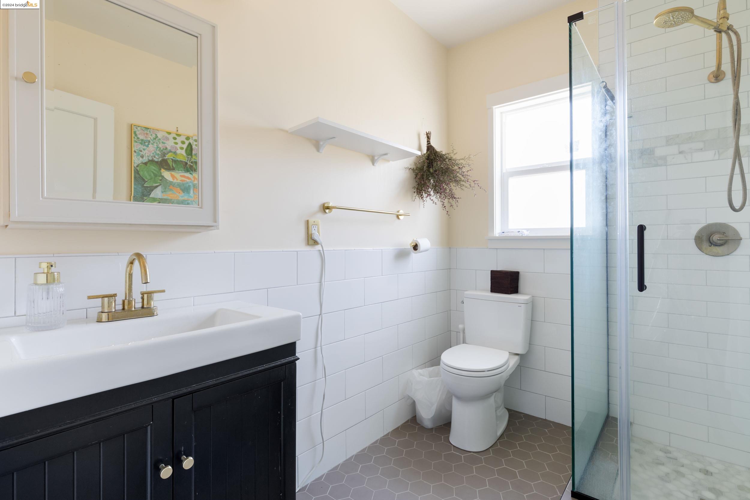 Detail Gallery Image 27 of 34 For 1431 Derby St, Berkeley,  CA 94702 - 3 Beds | 2 Baths