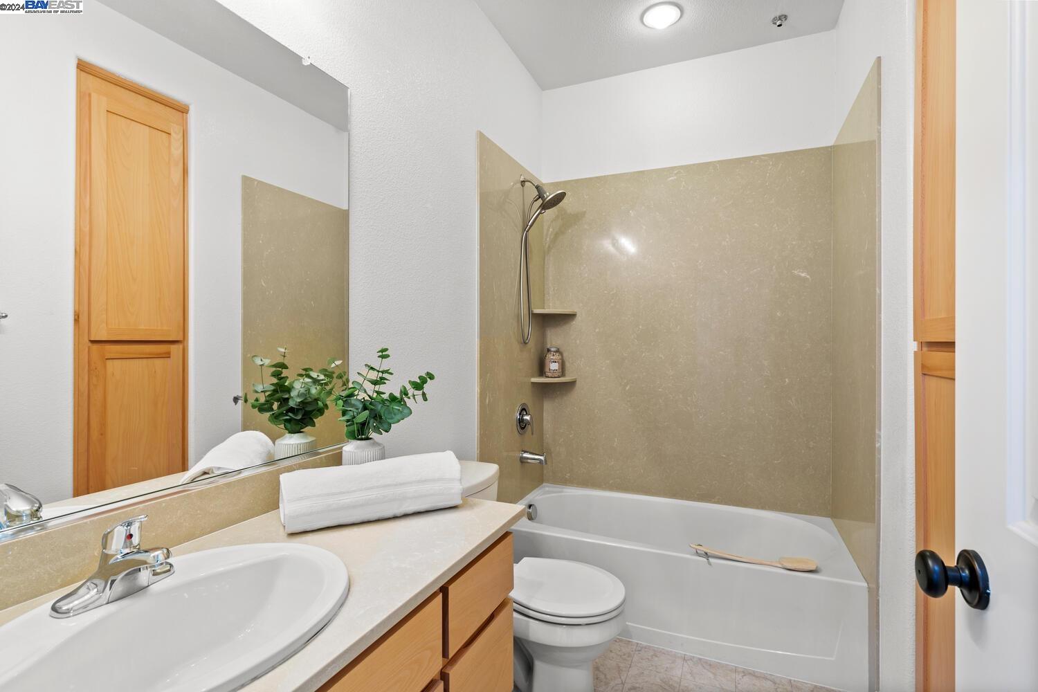 Detail Gallery Image 15 of 24 For 170 N N St #100,  Livermore,  CA 94550-3120 - 2 Beds | 2/1 Baths