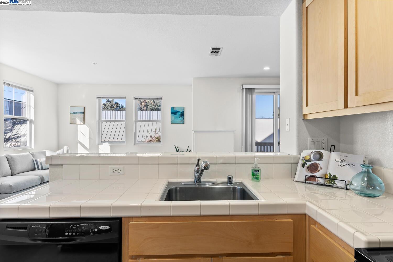 Detail Gallery Image 9 of 24 For 170 N N St #100,  Livermore,  CA 94550-3120 - 2 Beds | 2/1 Baths