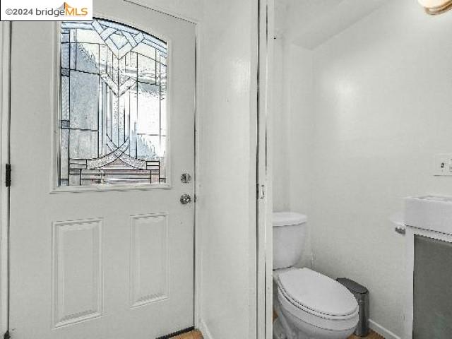 Detail Gallery Image 17 of 24 For 1302 E 19th St, Oakland,  CA 94606 - – Beds | – Baths