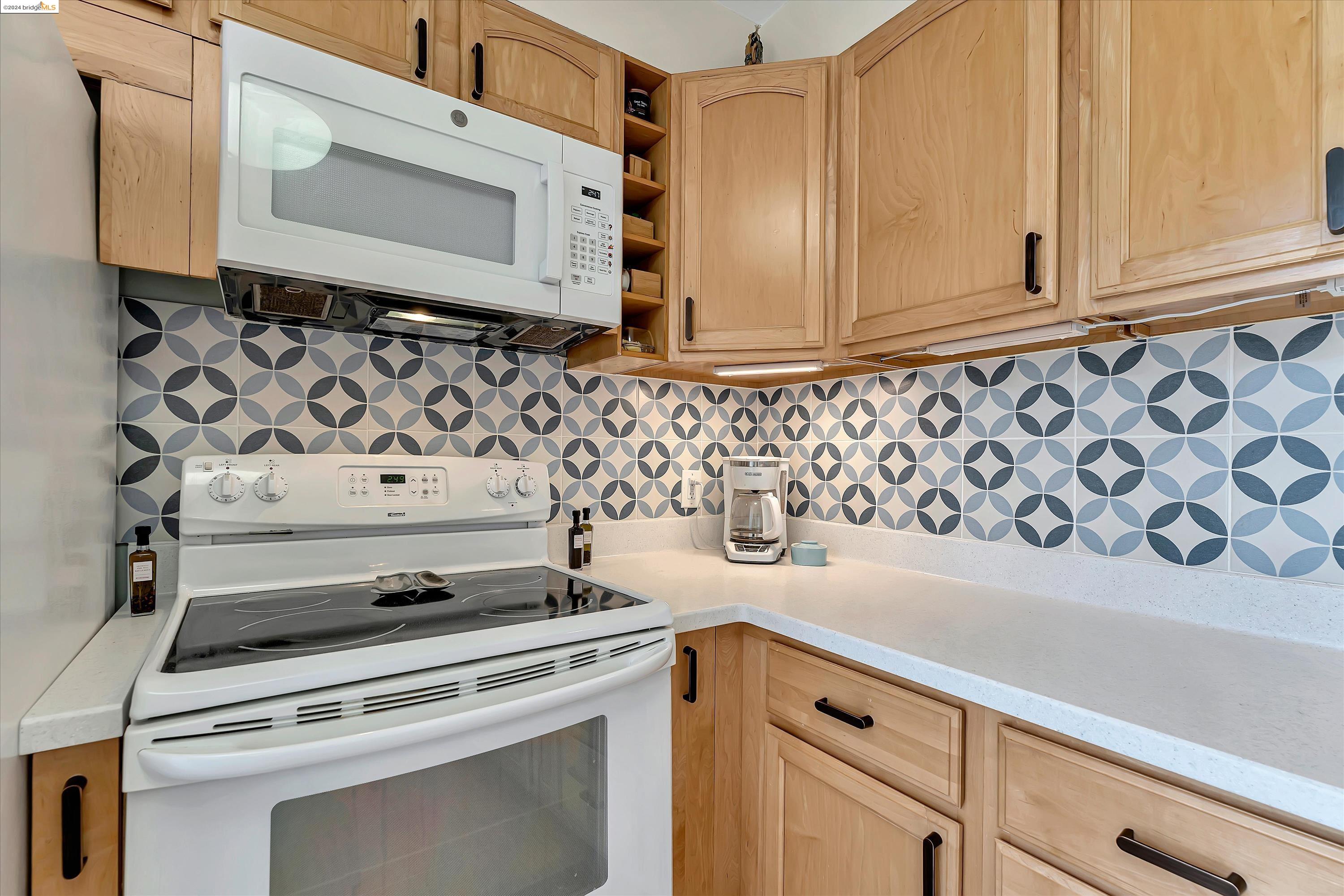 Detail Gallery Image 11 of 44 For 1555 Lakeside Drive #25,  Oakland,  CA 94612 - 2 Beds | 2 Baths
