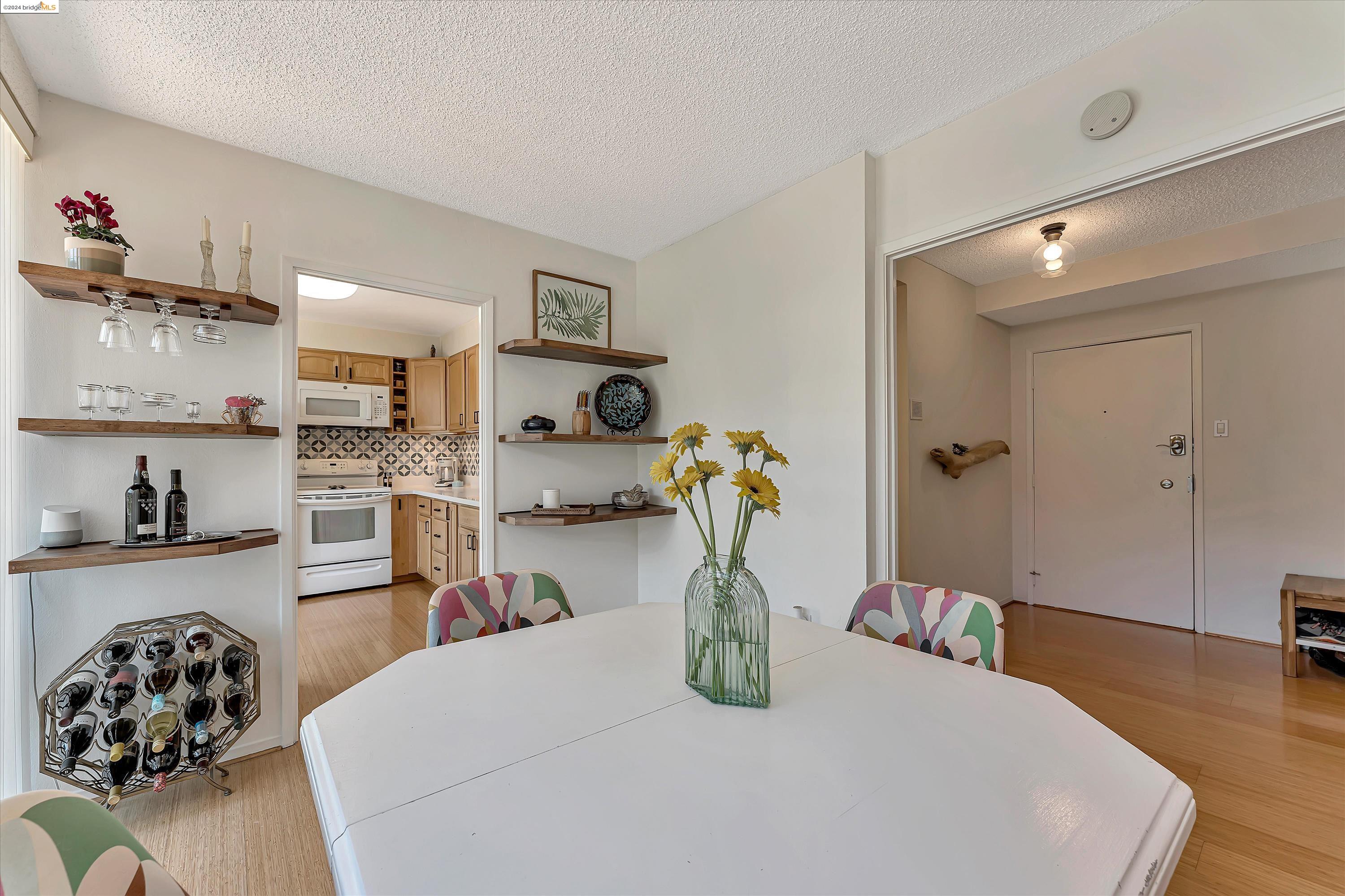 Detail Gallery Image 13 of 48 For 1555 Lakeside Drive #25,  Oakland,  CA 94612 - 2 Beds | 2 Baths