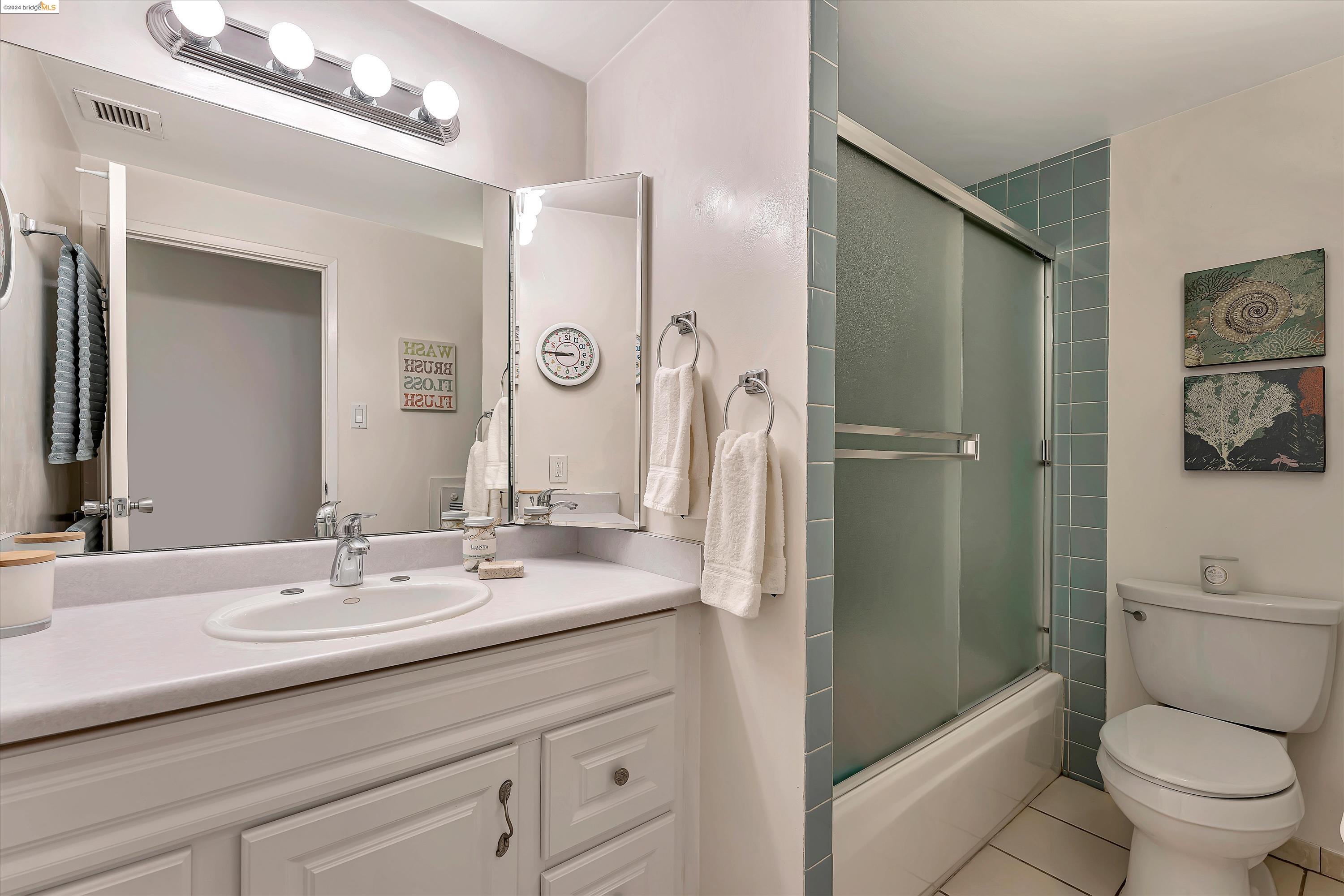 Detail Gallery Image 15 of 48 For 1555 Lakeside Drive #25,  Oakland,  CA 94612 - 2 Beds | 2 Baths