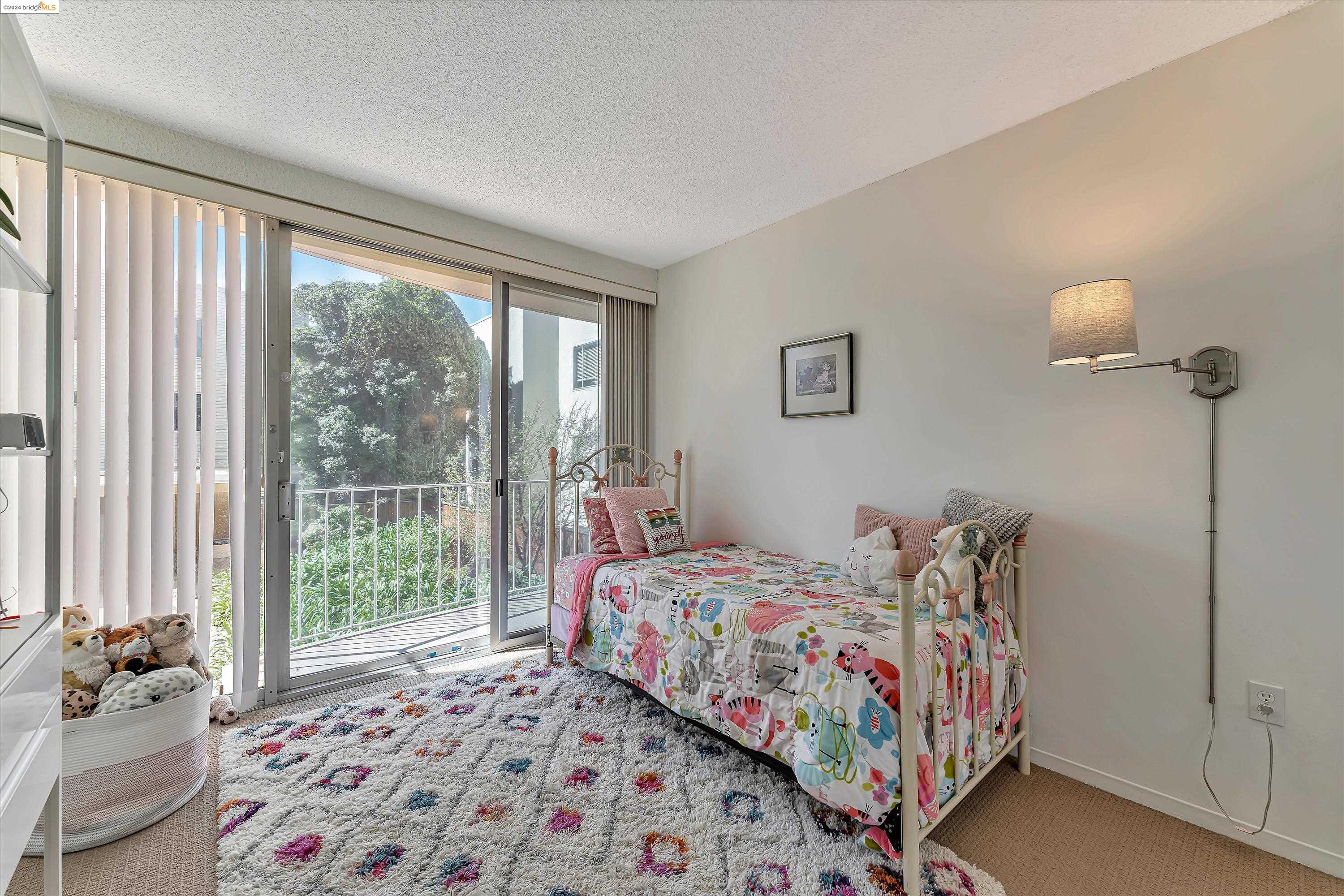 Detail Gallery Image 16 of 48 For 1555 Lakeside Drive #25,  Oakland,  CA 94612 - 2 Beds | 2 Baths