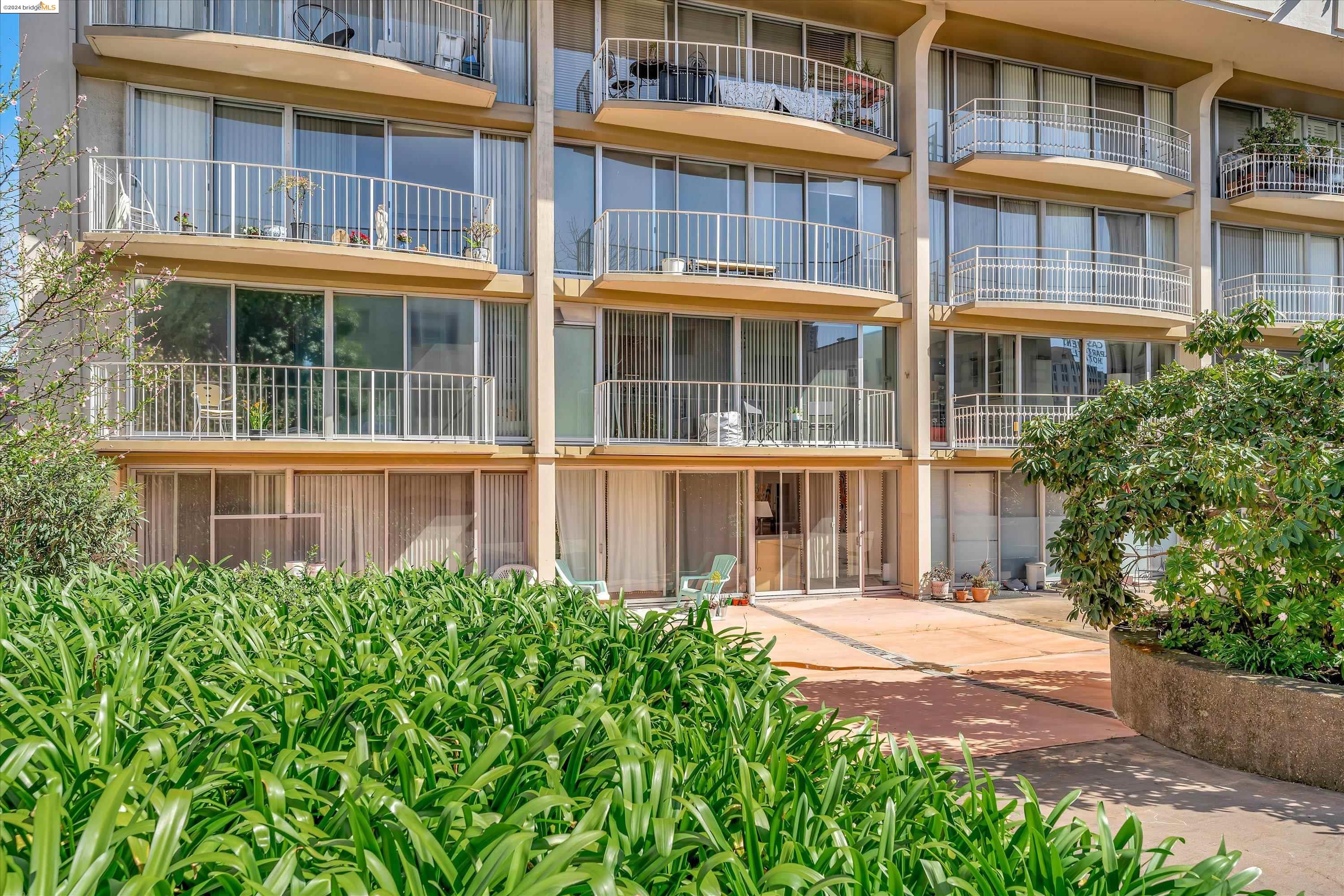 Detail Gallery Image 24 of 44 For 1555 Lakeside Drive #25,  Oakland,  CA 94612 - 2 Beds | 2 Baths