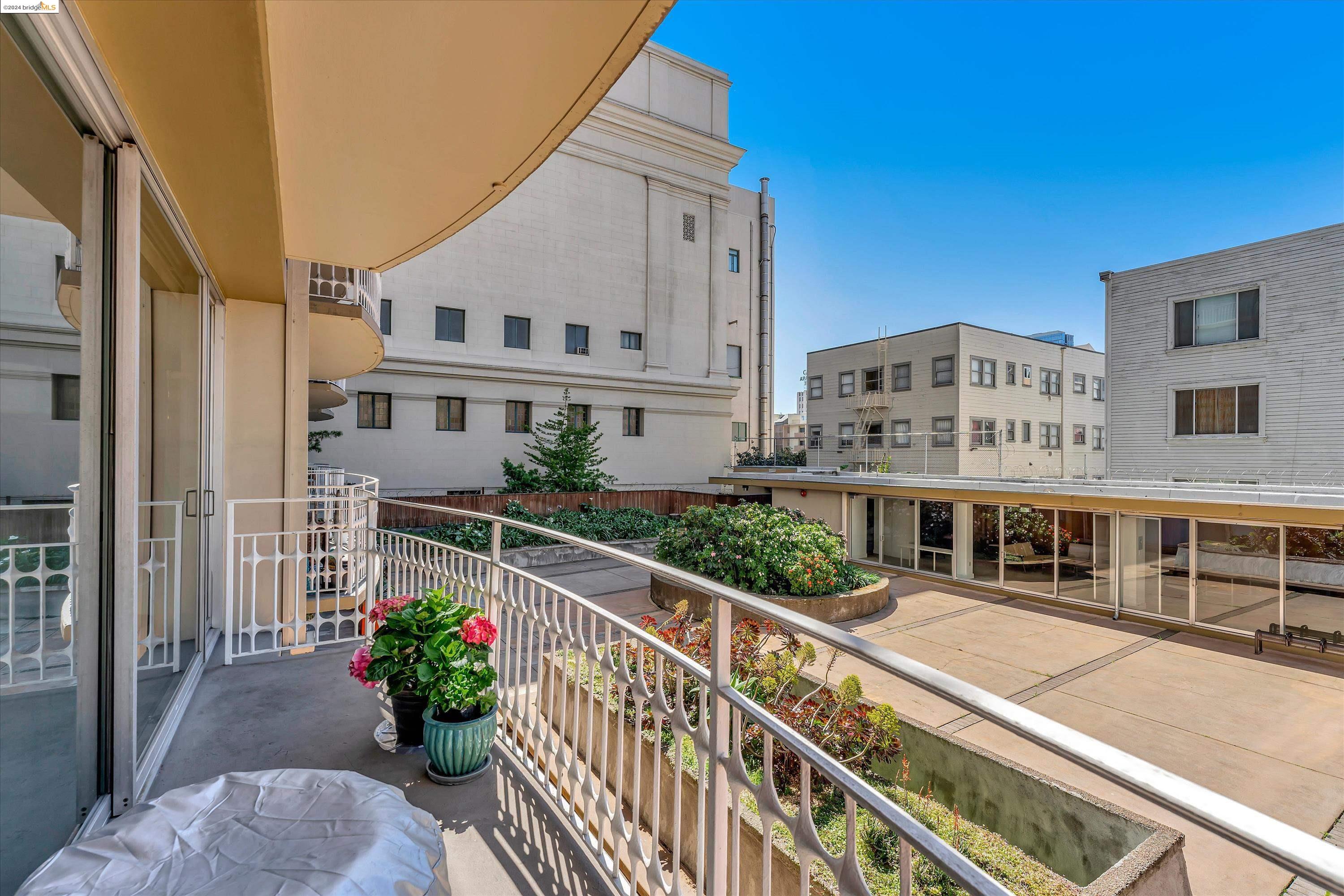Detail Gallery Image 27 of 44 For 1555 Lakeside Drive #25,  Oakland,  CA 94612 - 2 Beds | 2 Baths