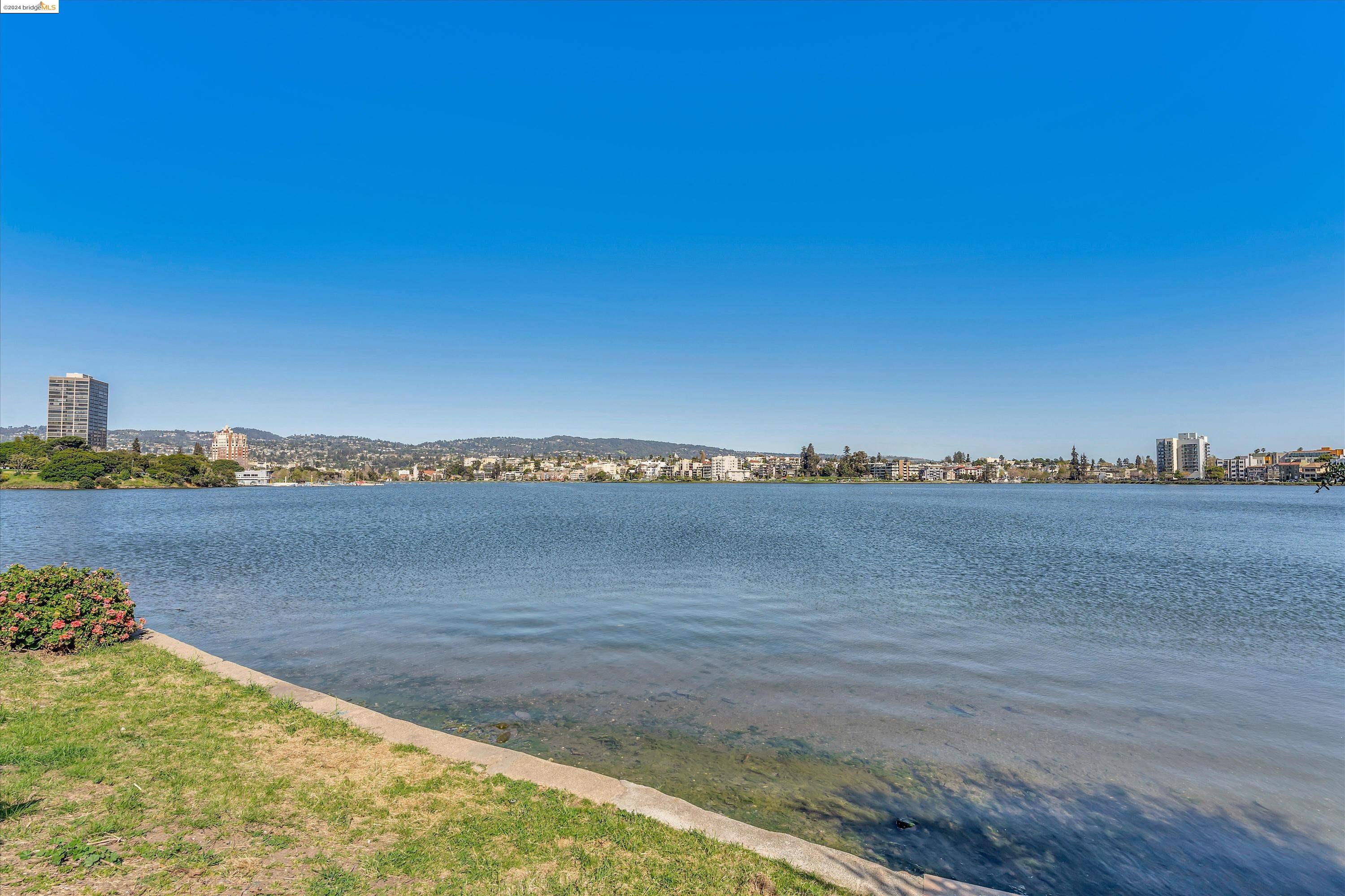 Detail Gallery Image 40 of 44 For 1555 Lakeside Drive #25,  Oakland,  CA 94612 - 2 Beds | 2 Baths