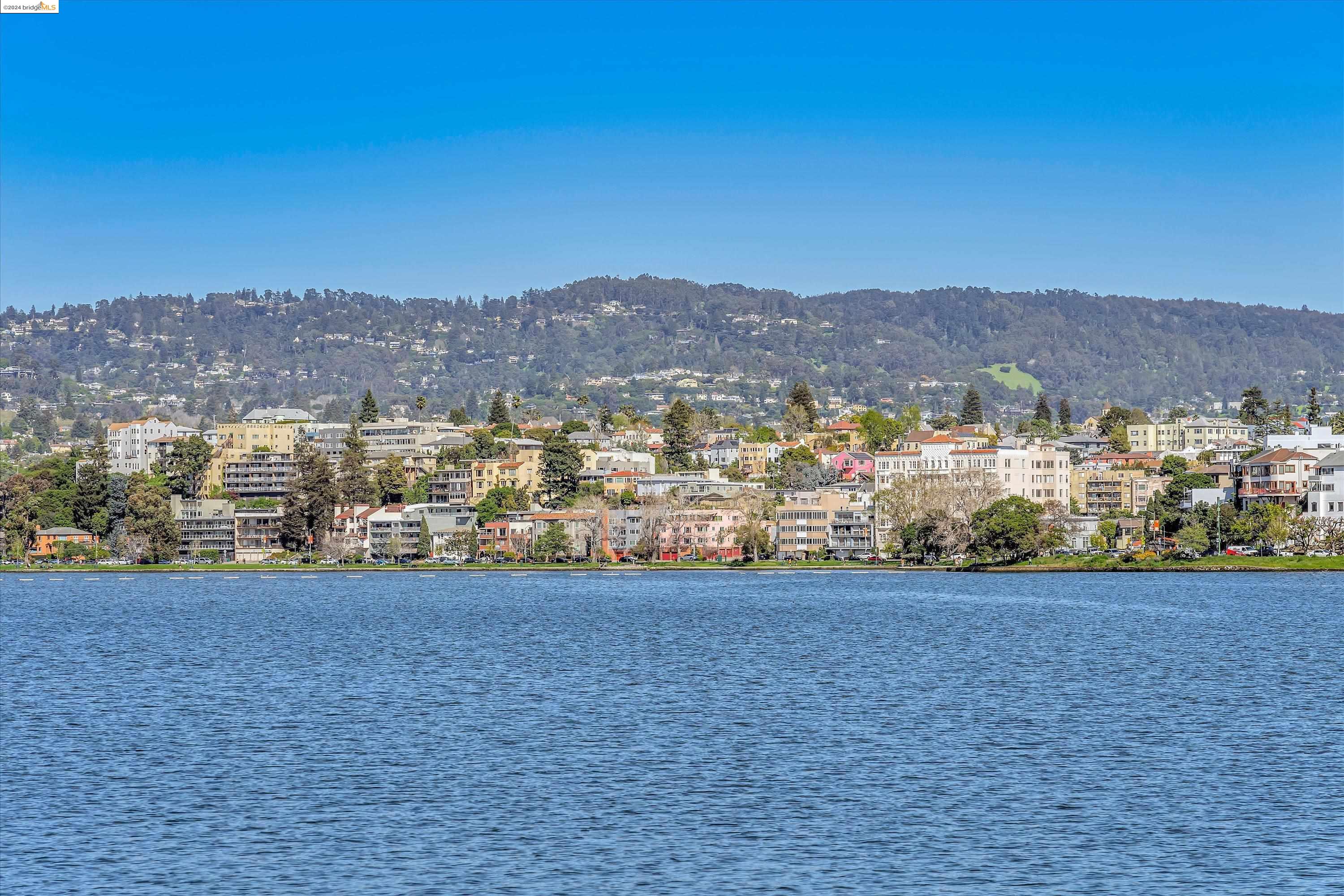 Detail Gallery Image 42 of 44 For 1555 Lakeside Drive #25,  Oakland,  CA 94612 - 2 Beds | 2 Baths