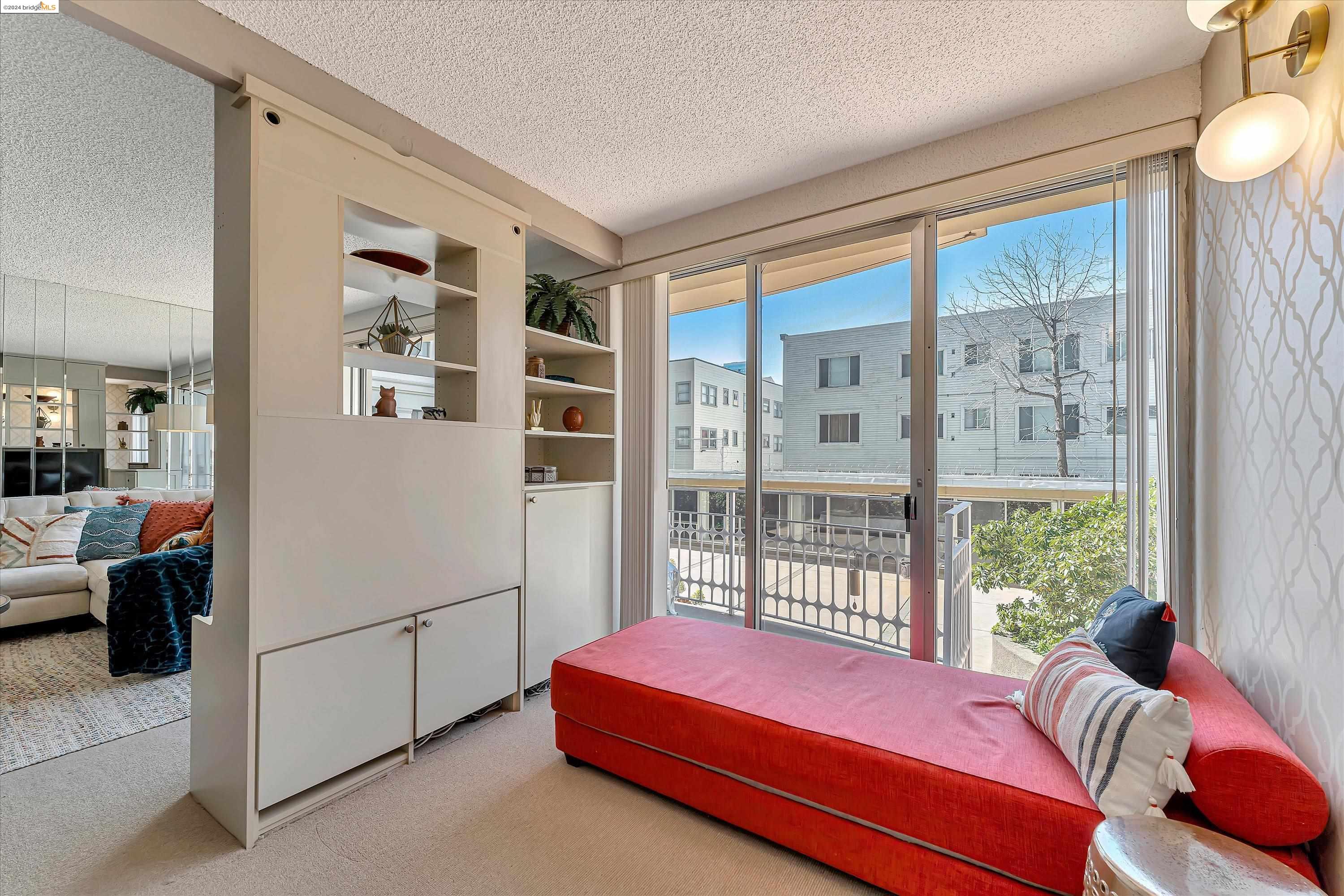 Detail Gallery Image 6 of 48 For 1555 Lakeside Drive #25,  Oakland,  CA 94612 - 2 Beds | 2 Baths