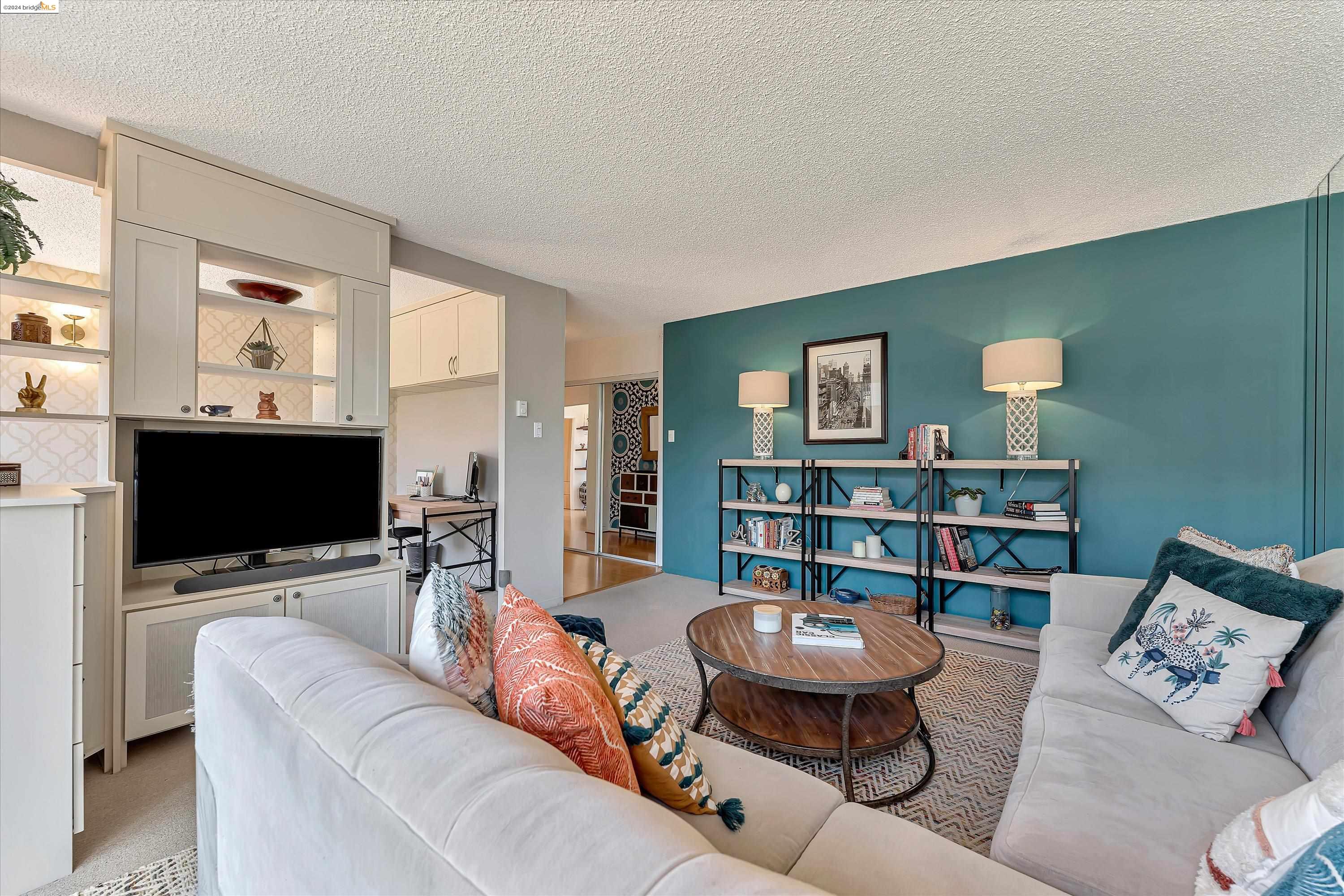 Detail Gallery Image 8 of 44 For 1555 Lakeside Drive #25,  Oakland,  CA 94612 - 2 Beds | 2 Baths