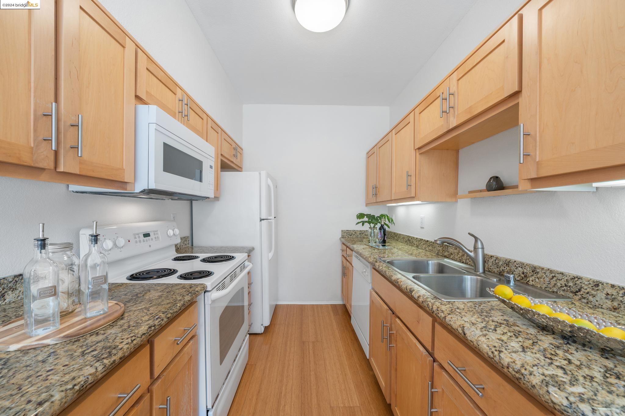Detail Gallery Image 14 of 37 For 49 Bayside Ct, Richmond,  CA 94804 - 1 Beds | 1 Baths