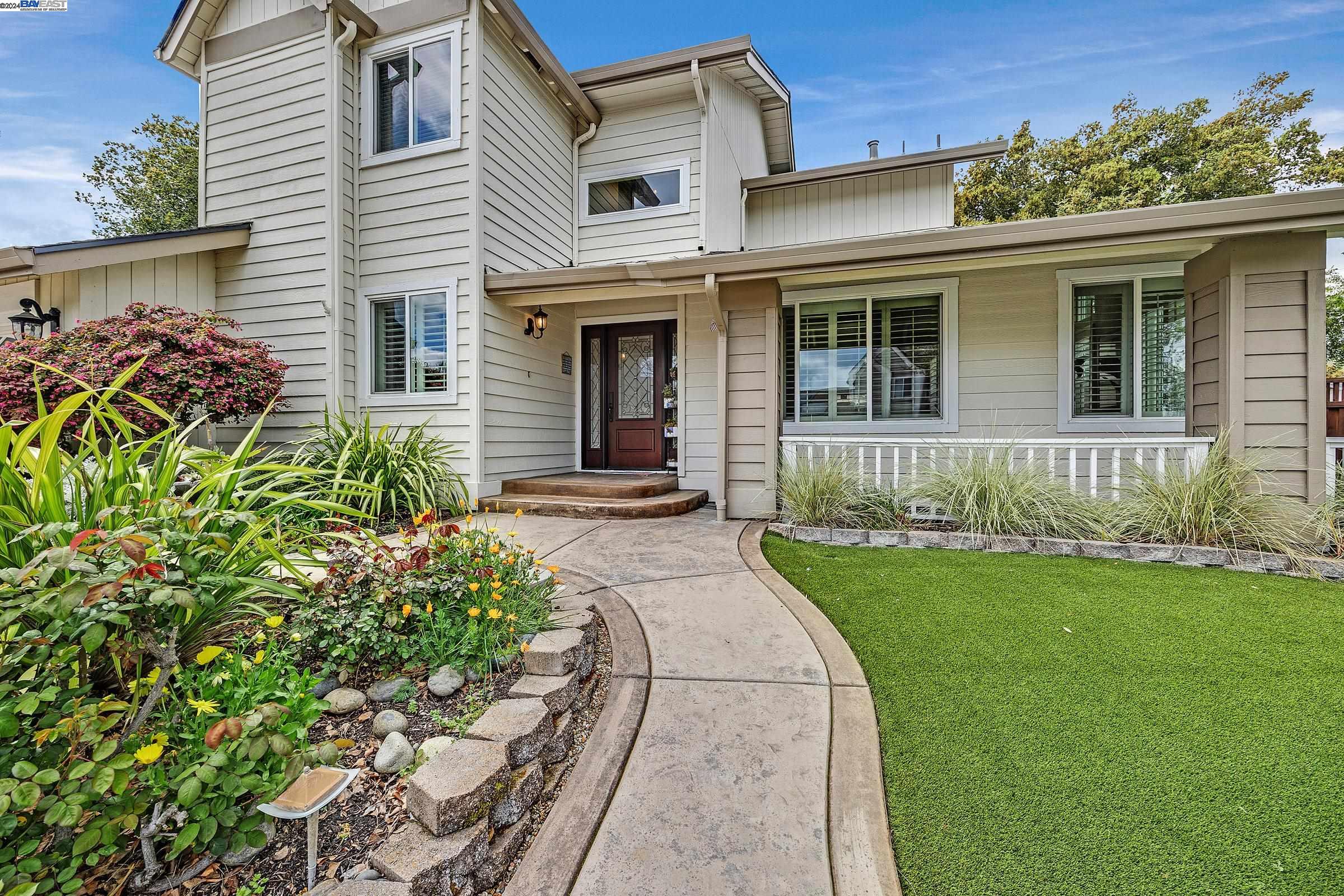 Detail Gallery Image 1 of 1 For 7998 Shannon Ct, Dublin,  CA 94568 - 4 Beds | 2/1 Baths