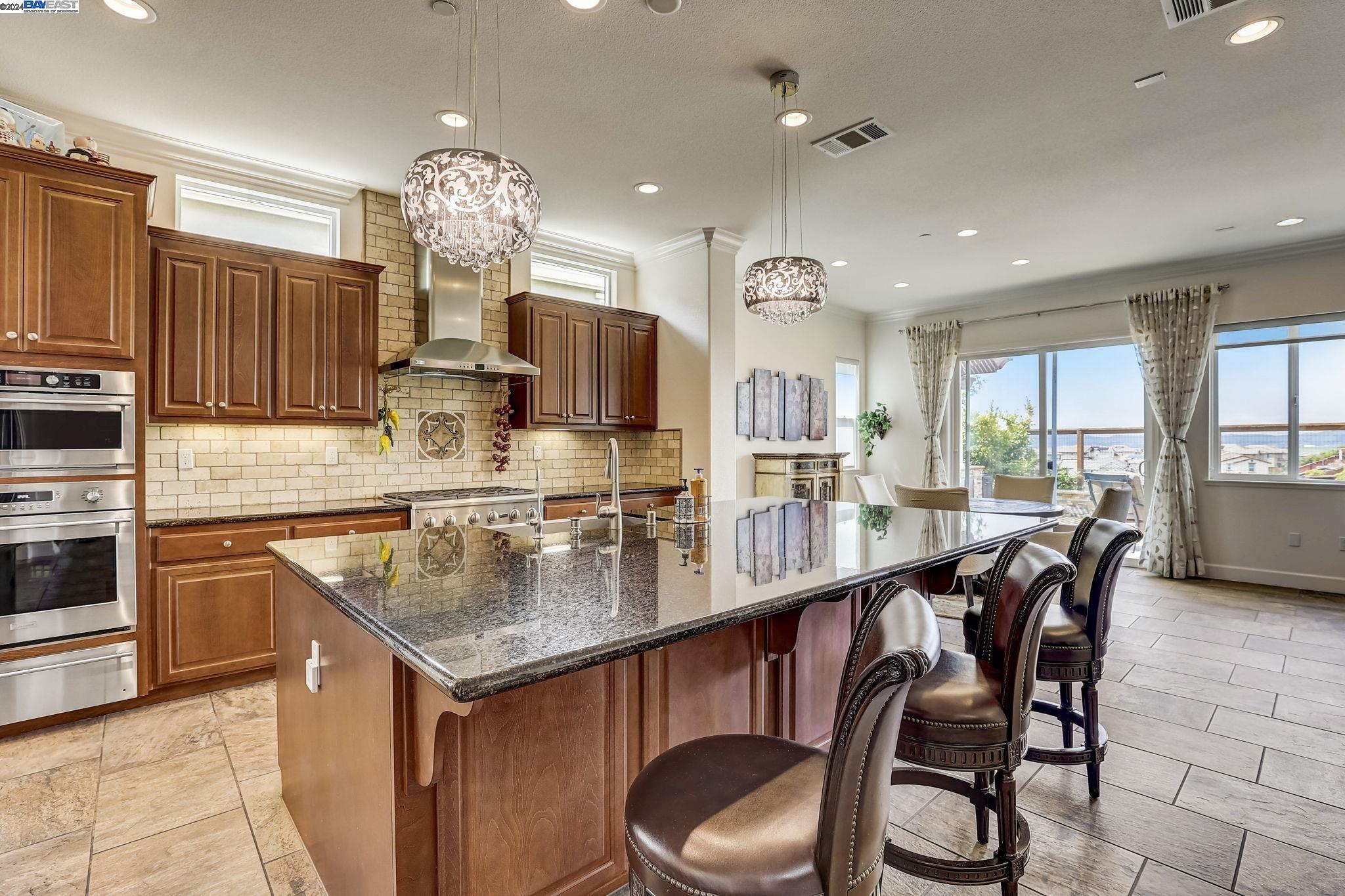 Detail Gallery Image 12 of 40 For 5008 Volterra Ct, Dublin,  CA 94568 - 4 Beds | 4/1 Baths