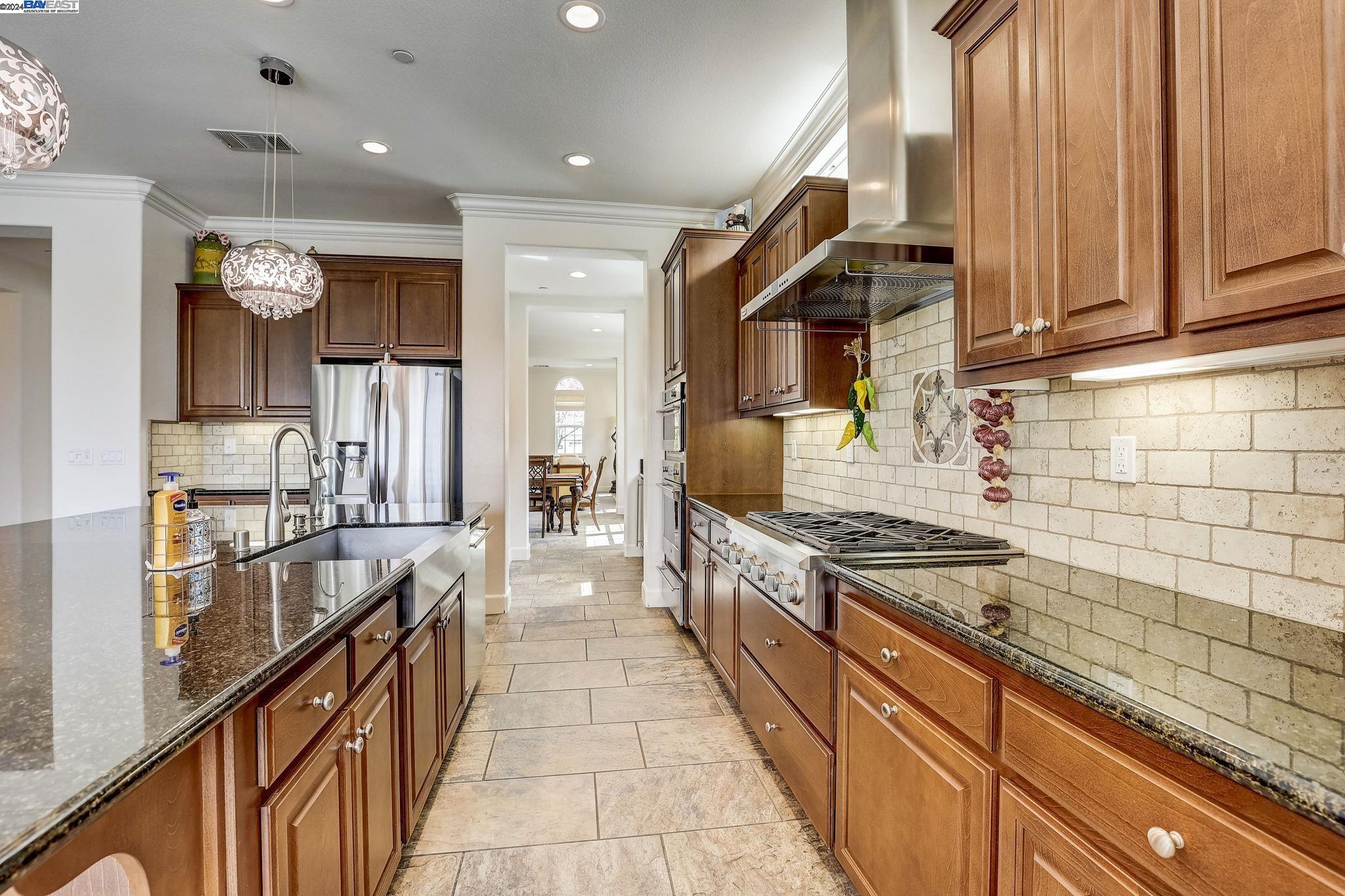 Detail Gallery Image 13 of 40 For 5008 Volterra Ct, Dublin,  CA 94568 - 4 Beds | 4/1 Baths