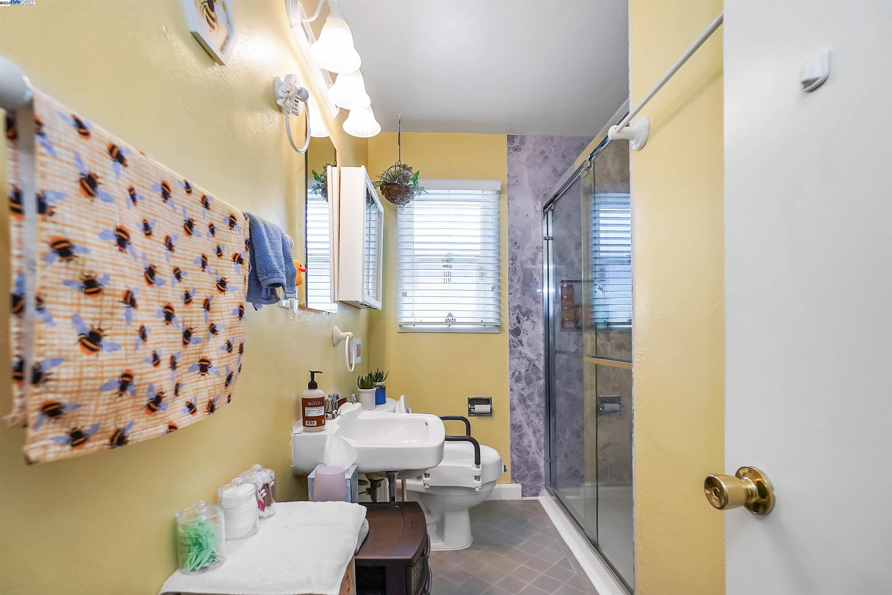 Detail Gallery Image 15 of 33 For 15387 Dewey St, San Leandro,  CA 94579 - 3 Beds | 1 Baths
