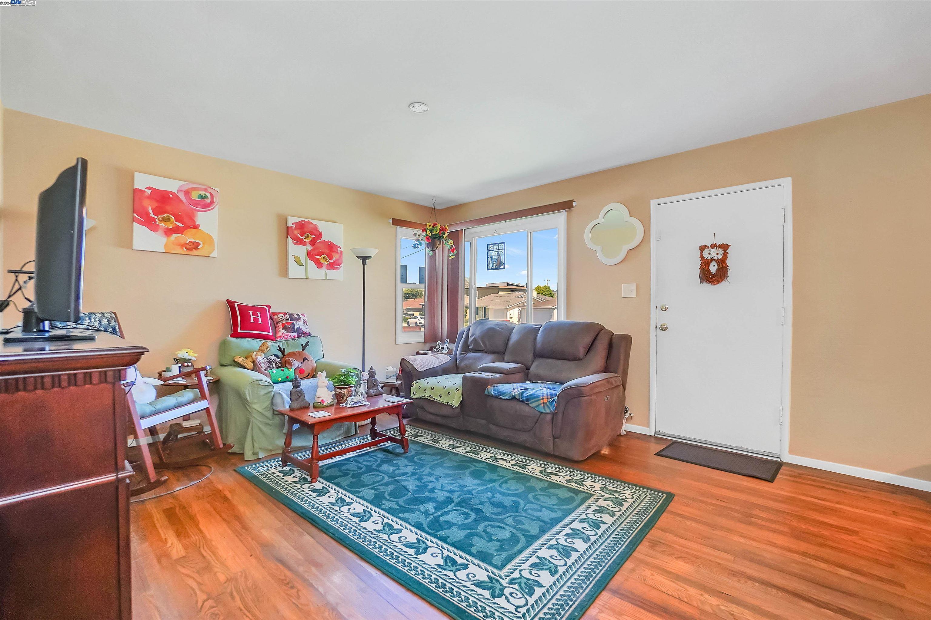 Detail Gallery Image 3 of 33 For 15387 Dewey St, San Leandro,  CA 94579 - 3 Beds | 1 Baths