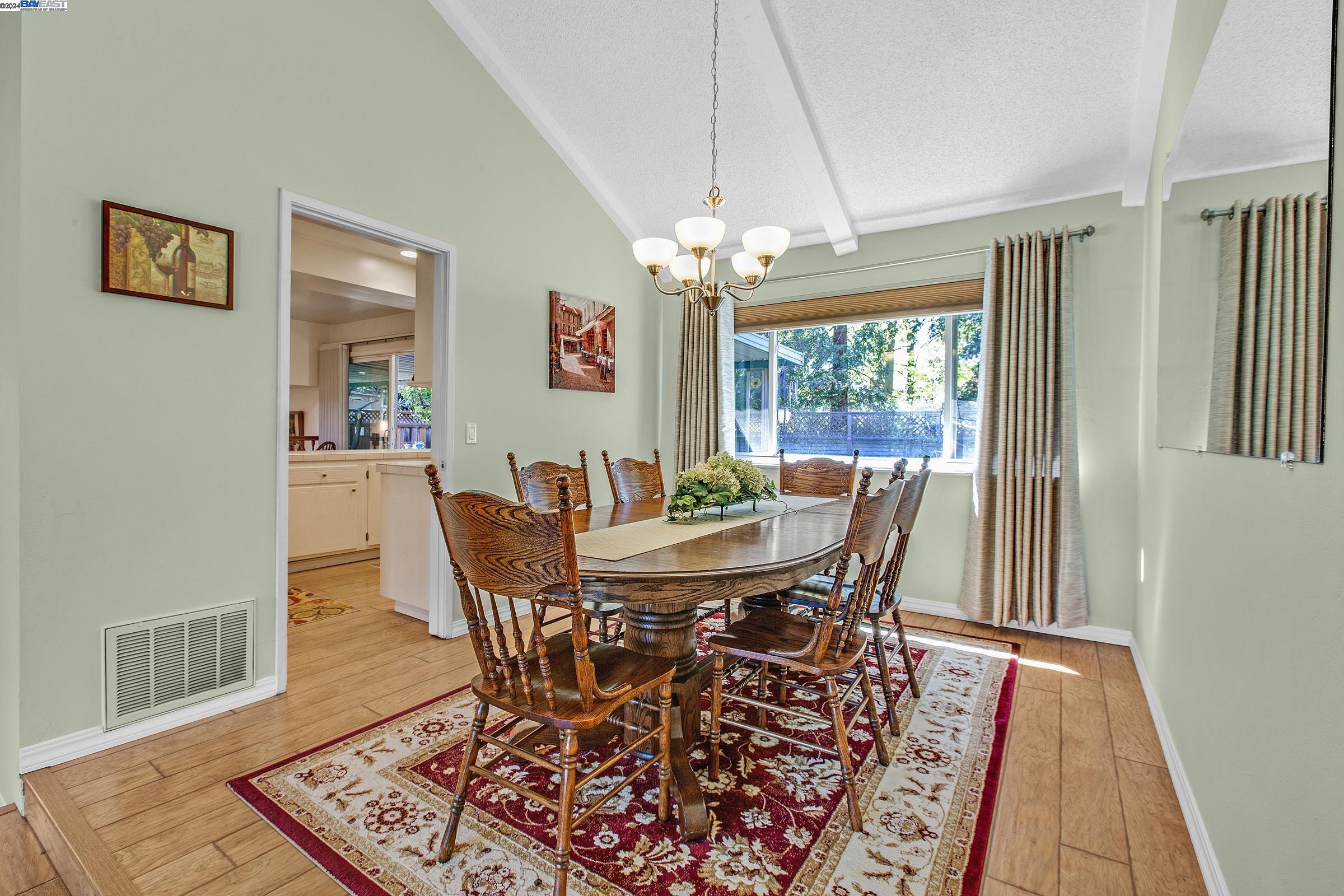 Detail Gallery Image 12 of 52 For 424 Avenida Del Roble, San Jose,  CA 95123 - 3 Beds | 2/1 Baths
