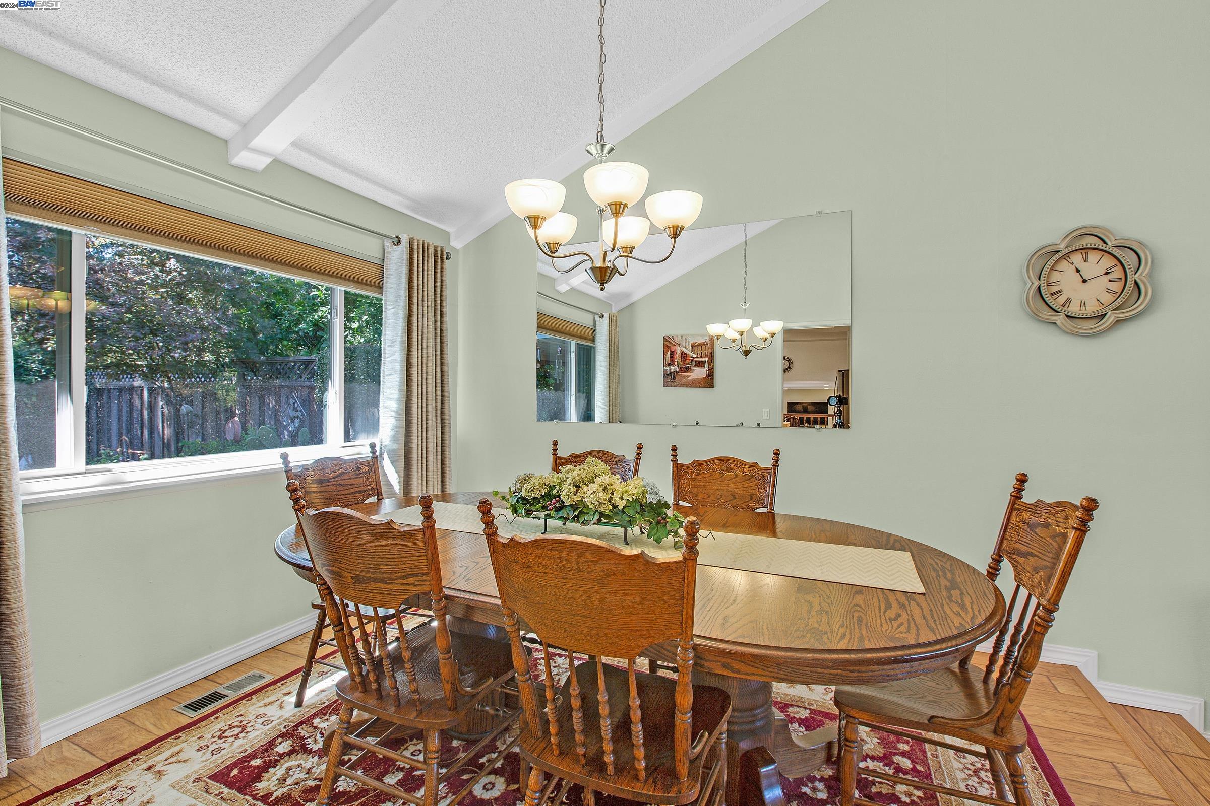 Detail Gallery Image 14 of 52 For 424 Avenida Del Roble, San Jose,  CA 95123 - 3 Beds | 2/1 Baths