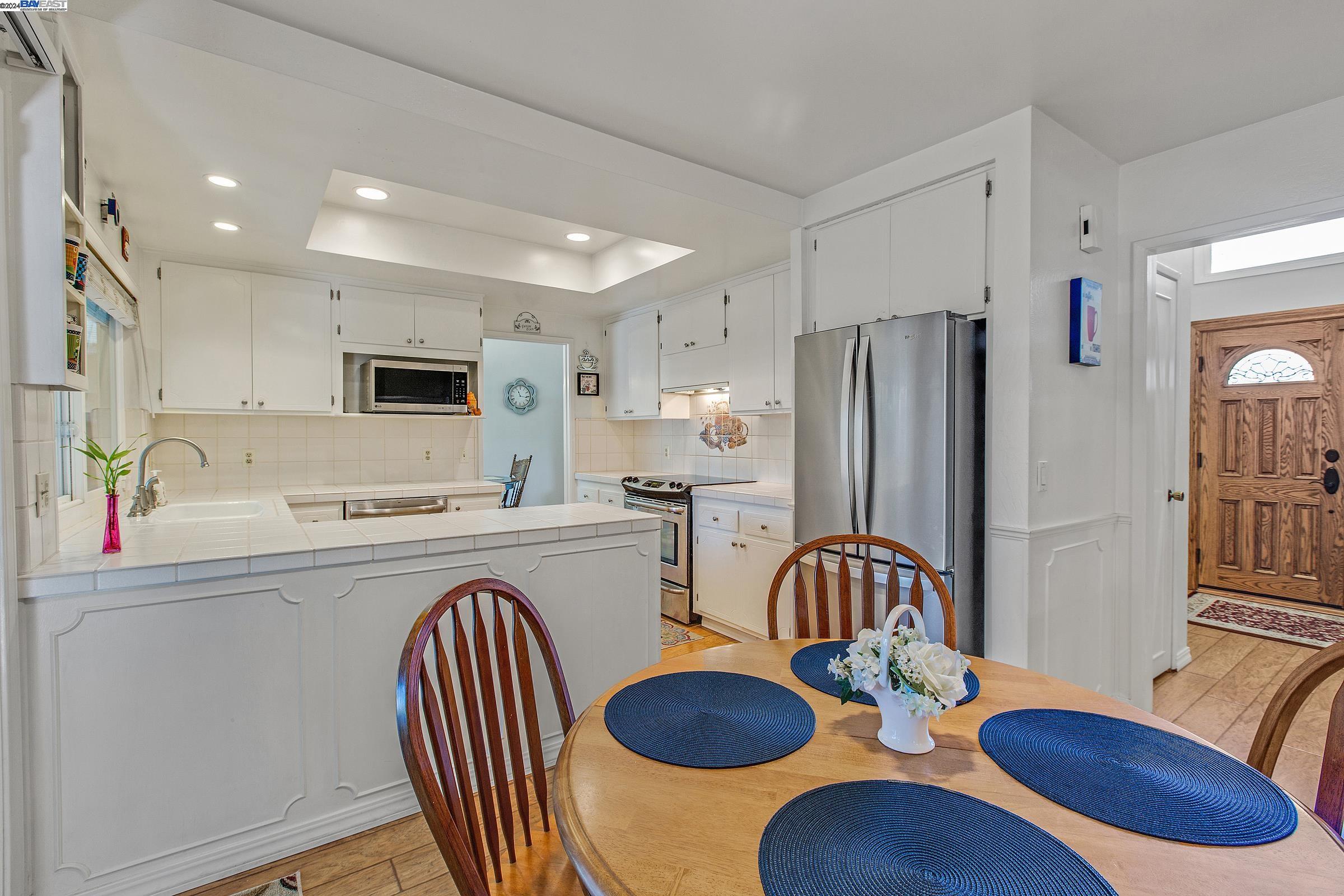 Detail Gallery Image 22 of 52 For 424 Avenida Del Roble, San Jose,  CA 95123 - 3 Beds | 2/1 Baths