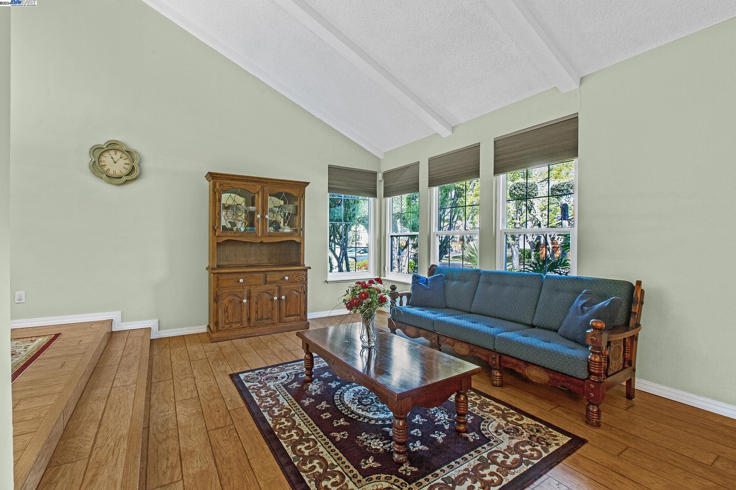 Detail Gallery Image 9 of 52 For 424 Avenida Del Roble, San Jose,  CA 95123 - 3 Beds | 2/1 Baths