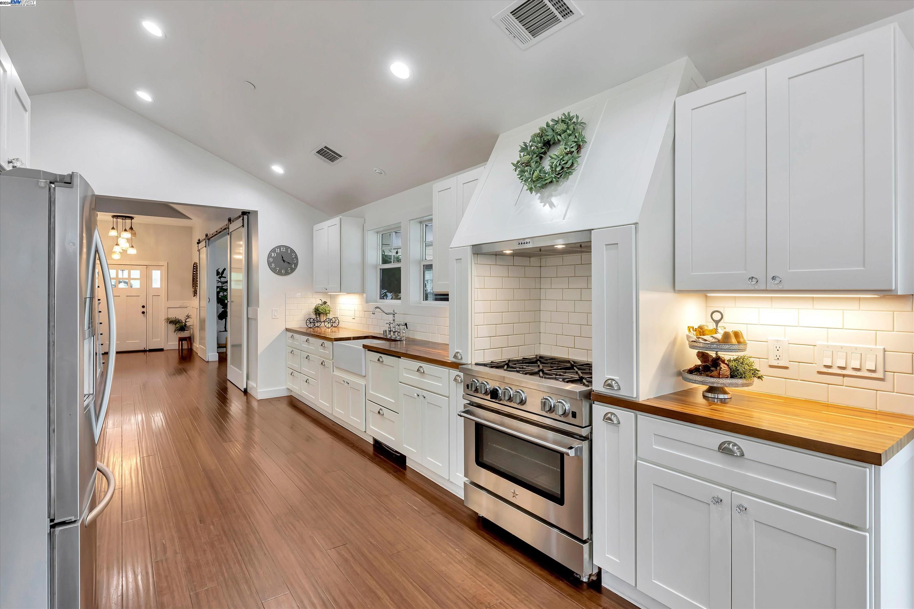Detail Gallery Image 9 of 43 For 2727 Danville Blvd, Alamo,  CA 94507 - 5 Beds | 5/1 Baths