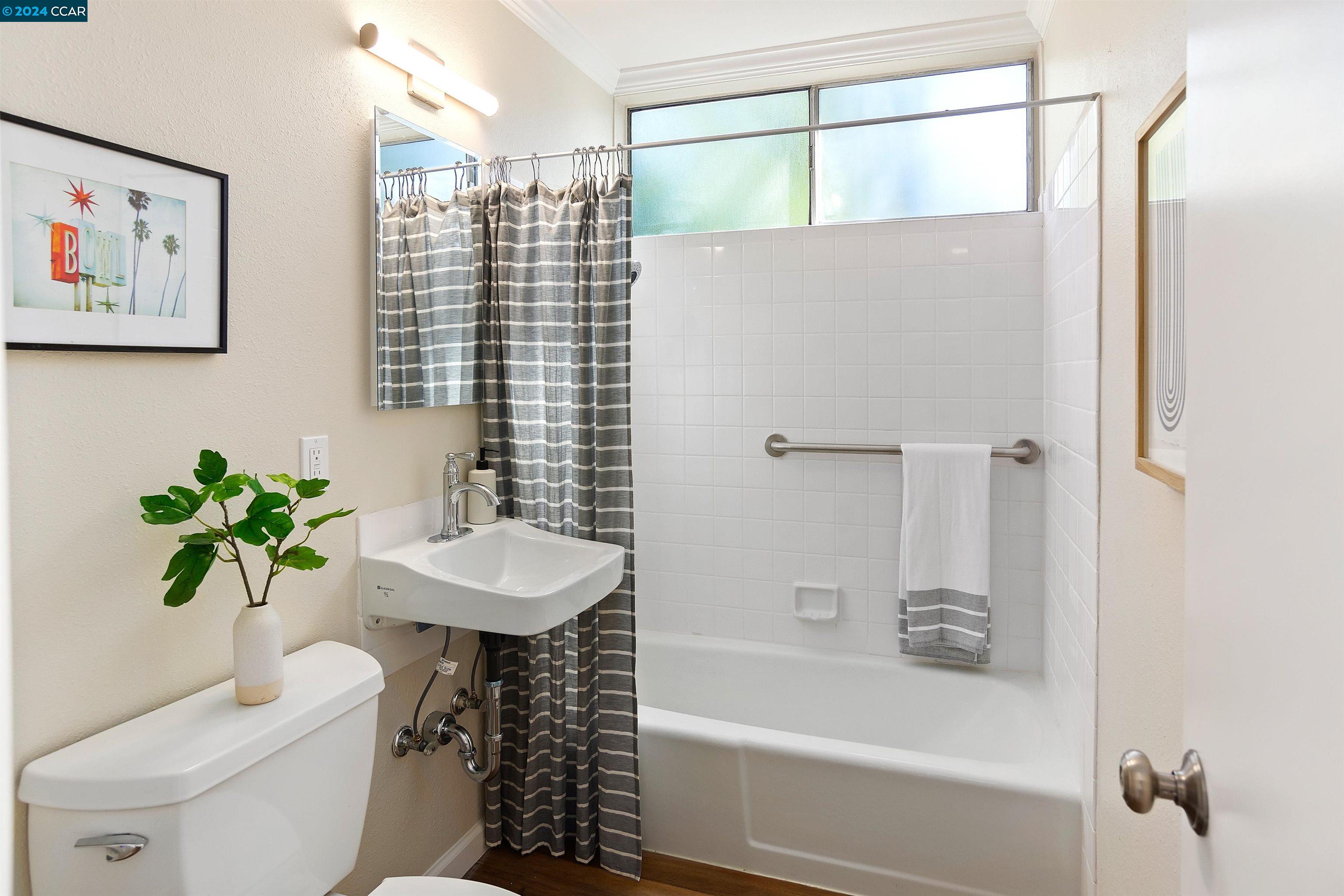 Detail Gallery Image 13 of 17 For 1409 Spruce Street a,  Berkeley,  CA 94709 - 1 Beds | 1 Baths