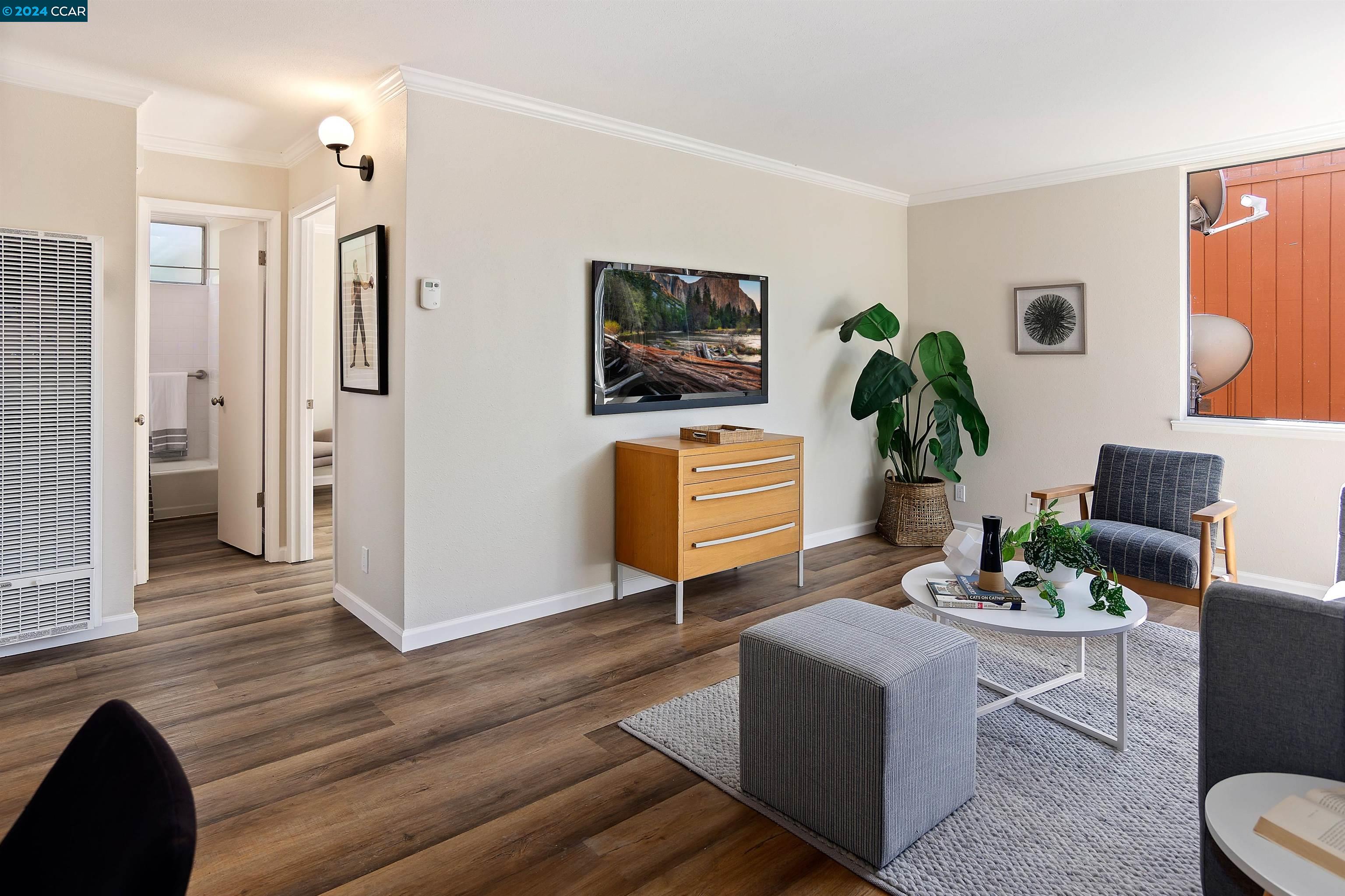 Detail Gallery Image 5 of 17 For 1409 Spruce Street a,  Berkeley,  CA 94709 - 1 Beds | 1 Baths