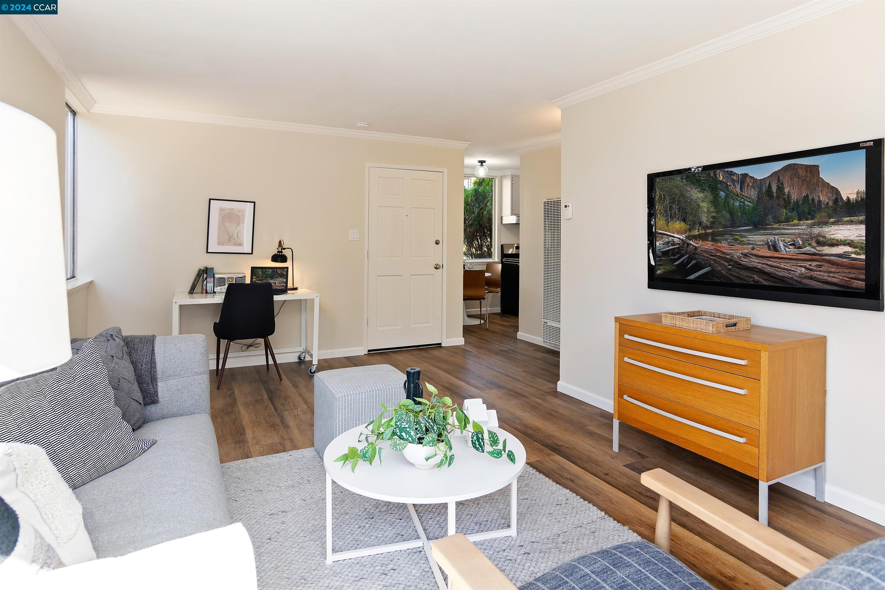 Detail Gallery Image 6 of 17 For 1409 Spruce Street a,  Berkeley,  CA 94709 - 1 Beds | 1 Baths