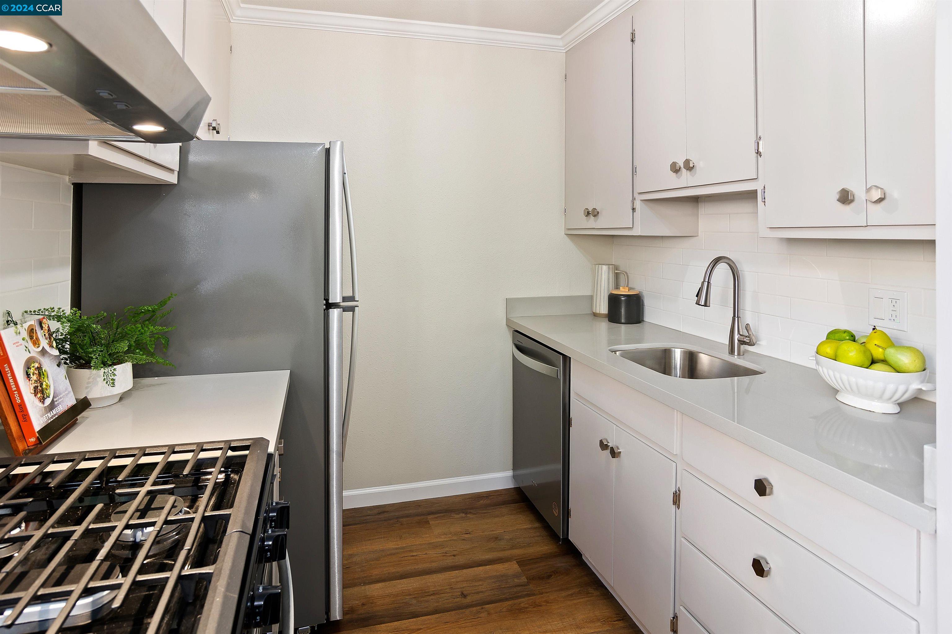 Detail Gallery Image 9 of 17 For 1409 Spruce Street a,  Berkeley,  CA 94709 - 1 Beds | 1 Baths