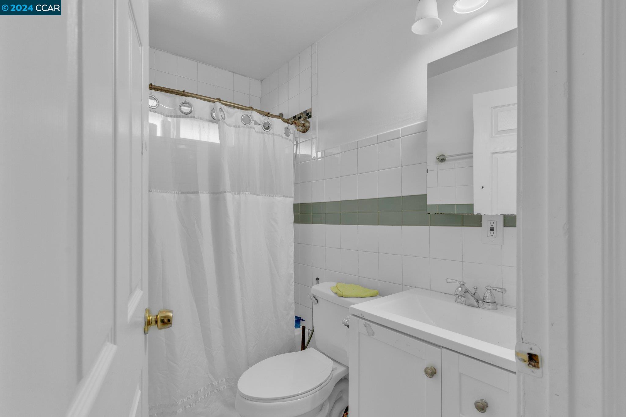 Detail Gallery Image 49 of 57 For 2243 E 21st St, Oakland,  CA 94606 - – Beds | – Baths