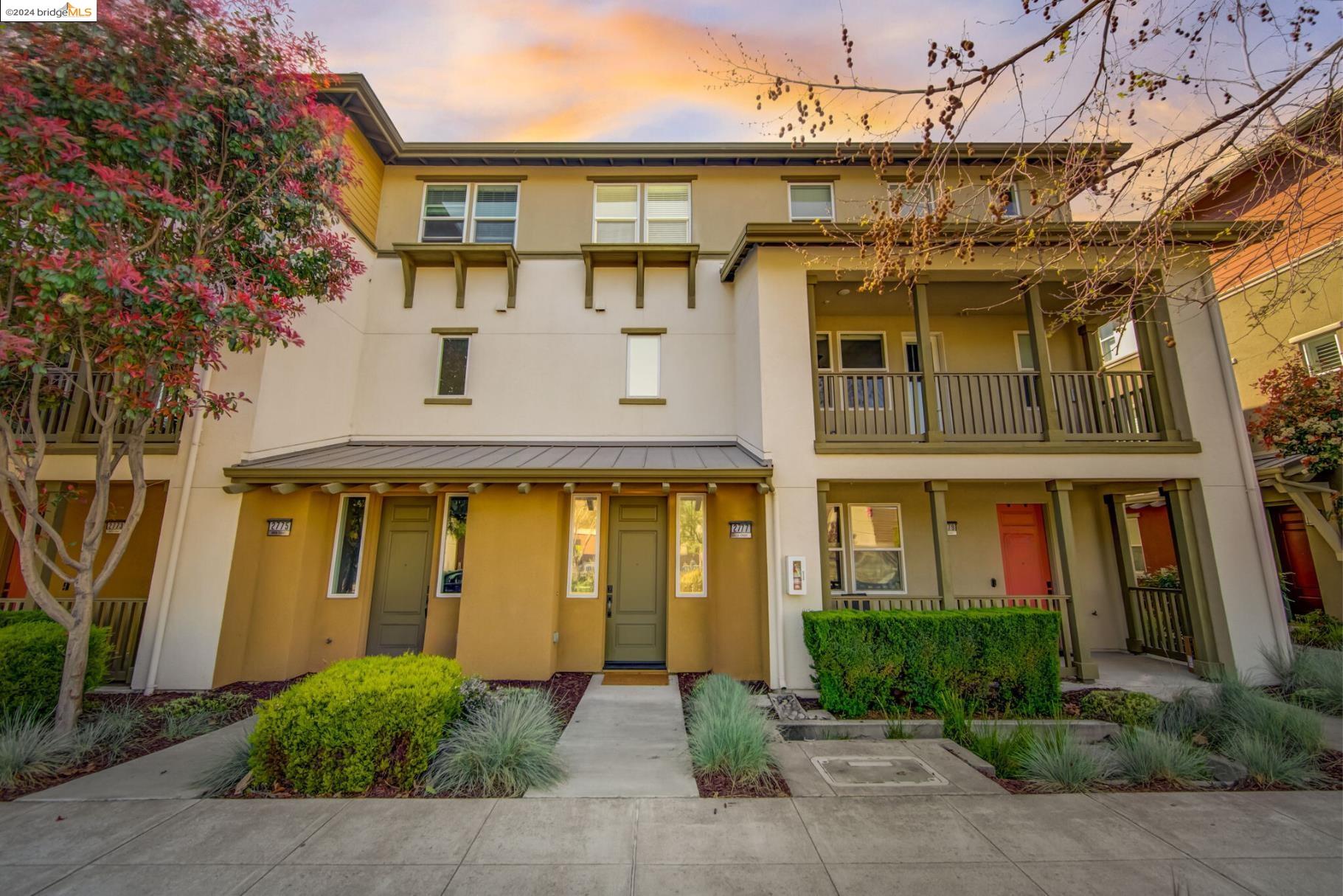 Detail Gallery Image 1 of 40 For 2777 5th St, Alameda,  CA 94501 - 2 Beds | 2/1 Baths