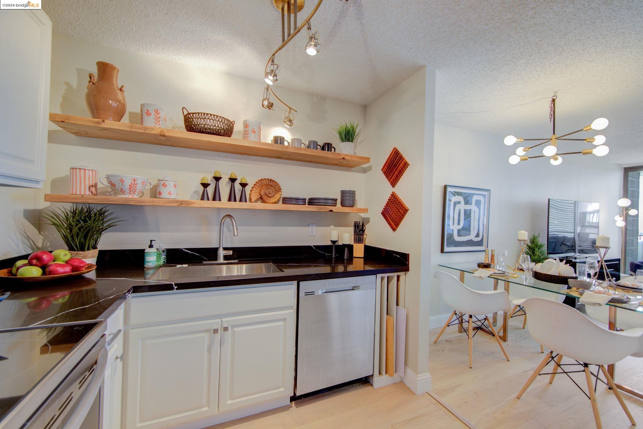 Detail Gallery Image 8 of 60 For 555 Pierce St #626,  Albany,  CA 94706 - 1 Beds | 1 Baths