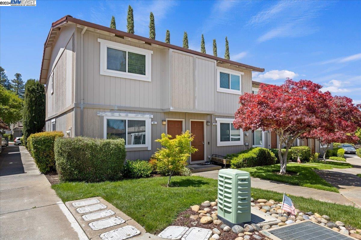 More Details about MLS # 41055681 : 681 CONCORD PL
