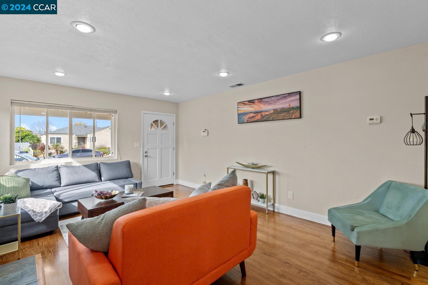 Detail Gallery Image 4 of 20 For 2824 Lincoln Ave, Richmond,  CA 94804 - 3 Beds | 1 Baths