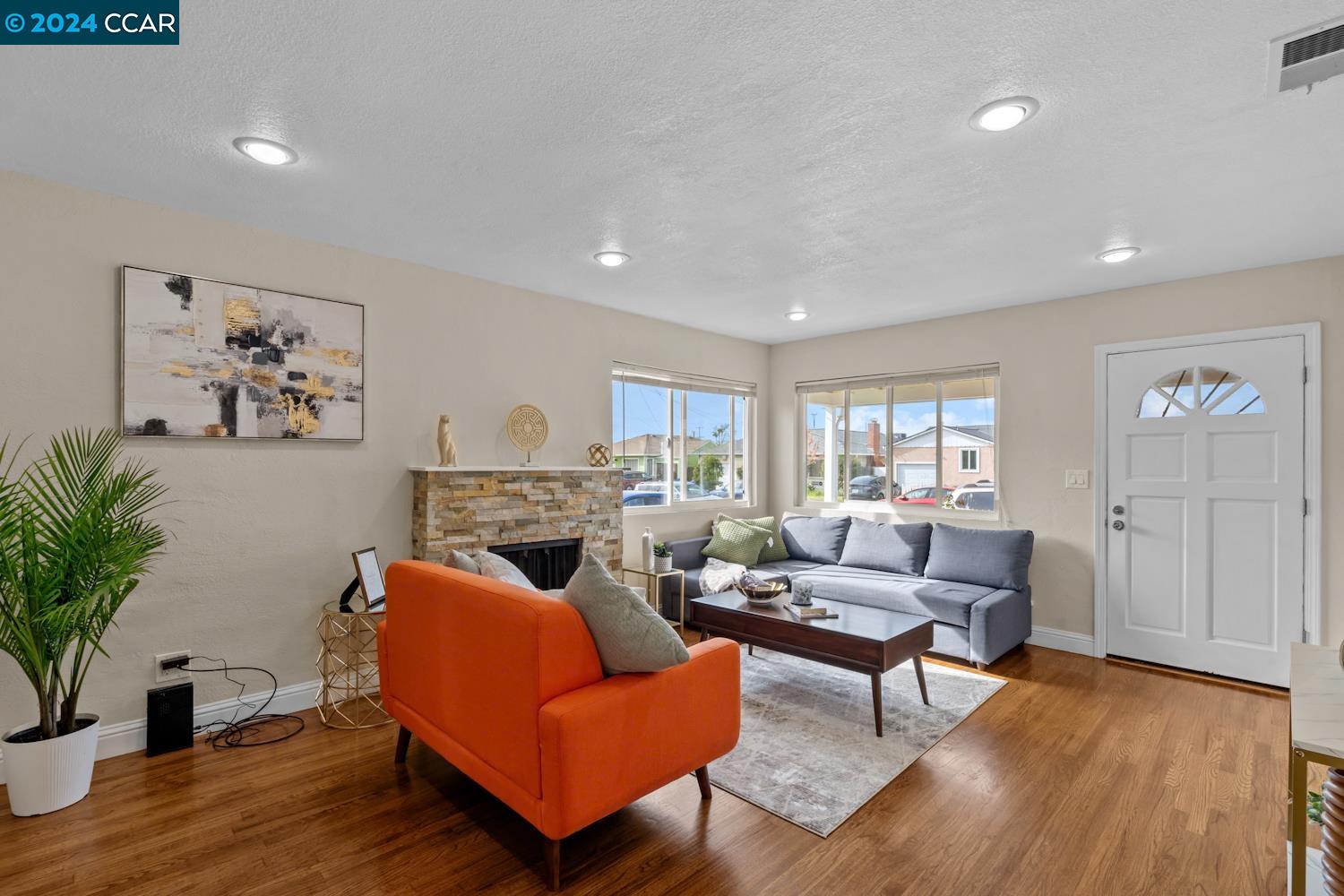 Detail Gallery Image 5 of 20 For 2824 Lincoln Ave, Richmond,  CA 94804 - 3 Beds | 1 Baths